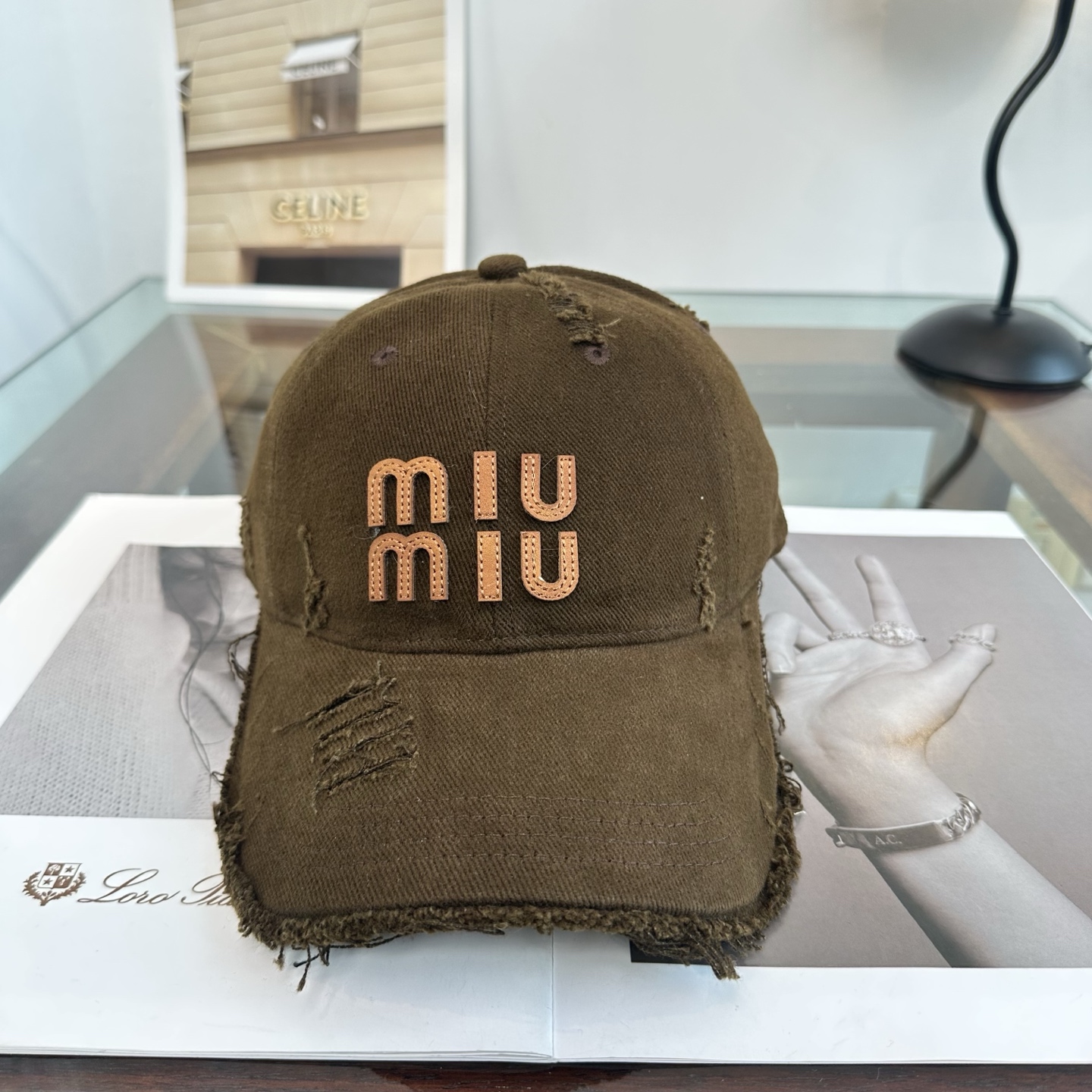 Miu Miu 谬谬miumiu 新款棒球帽， 开模订制， 做工细致质量超赞