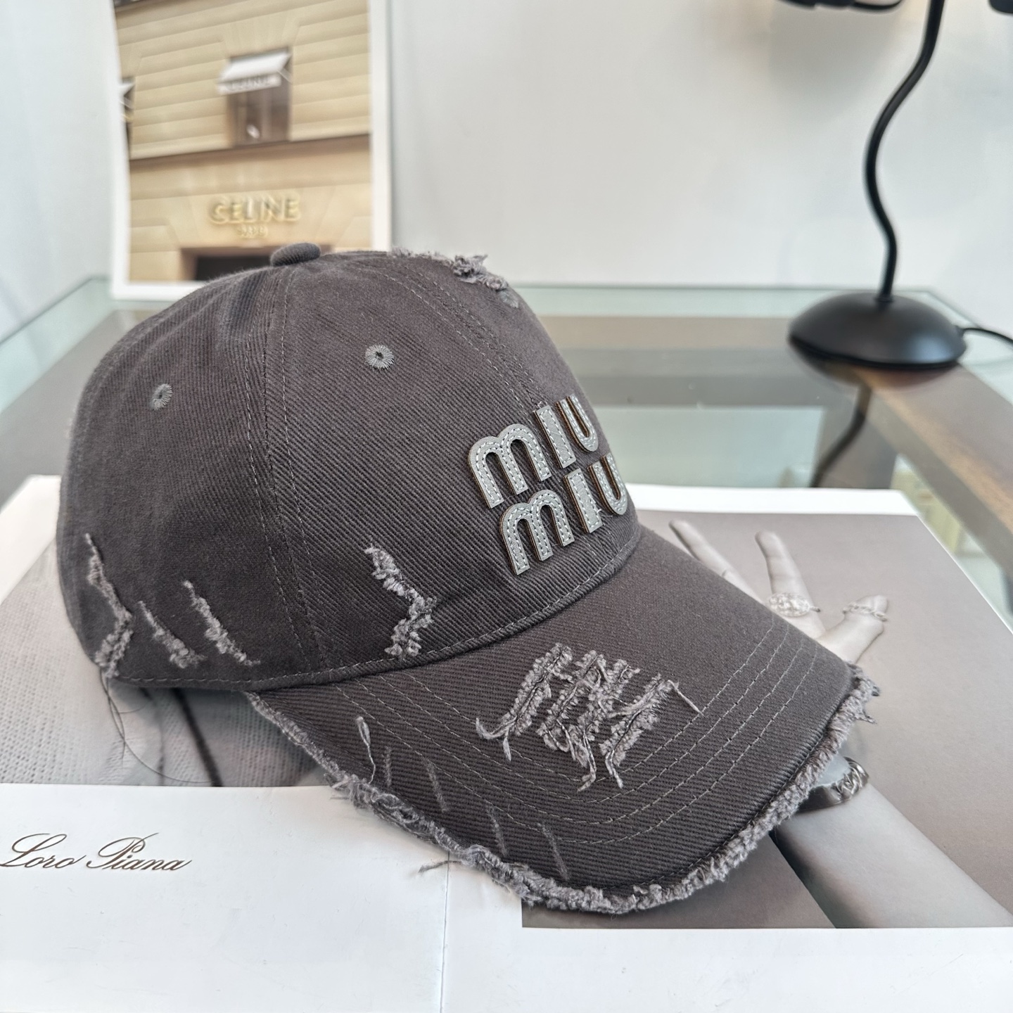 Miu Miu 谬谬miumiu 新款棒球帽， 开模订制， 做工细致质量超赞