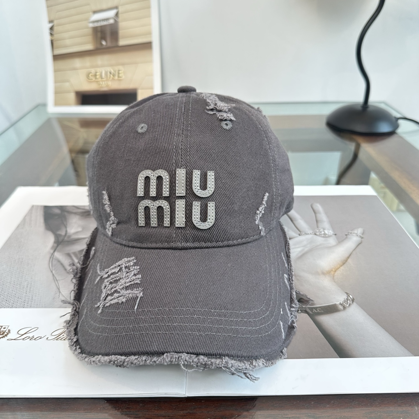 Miu Miu 谬谬miumiu 新款棒球帽， 开模订制， 做工细致质量超赞