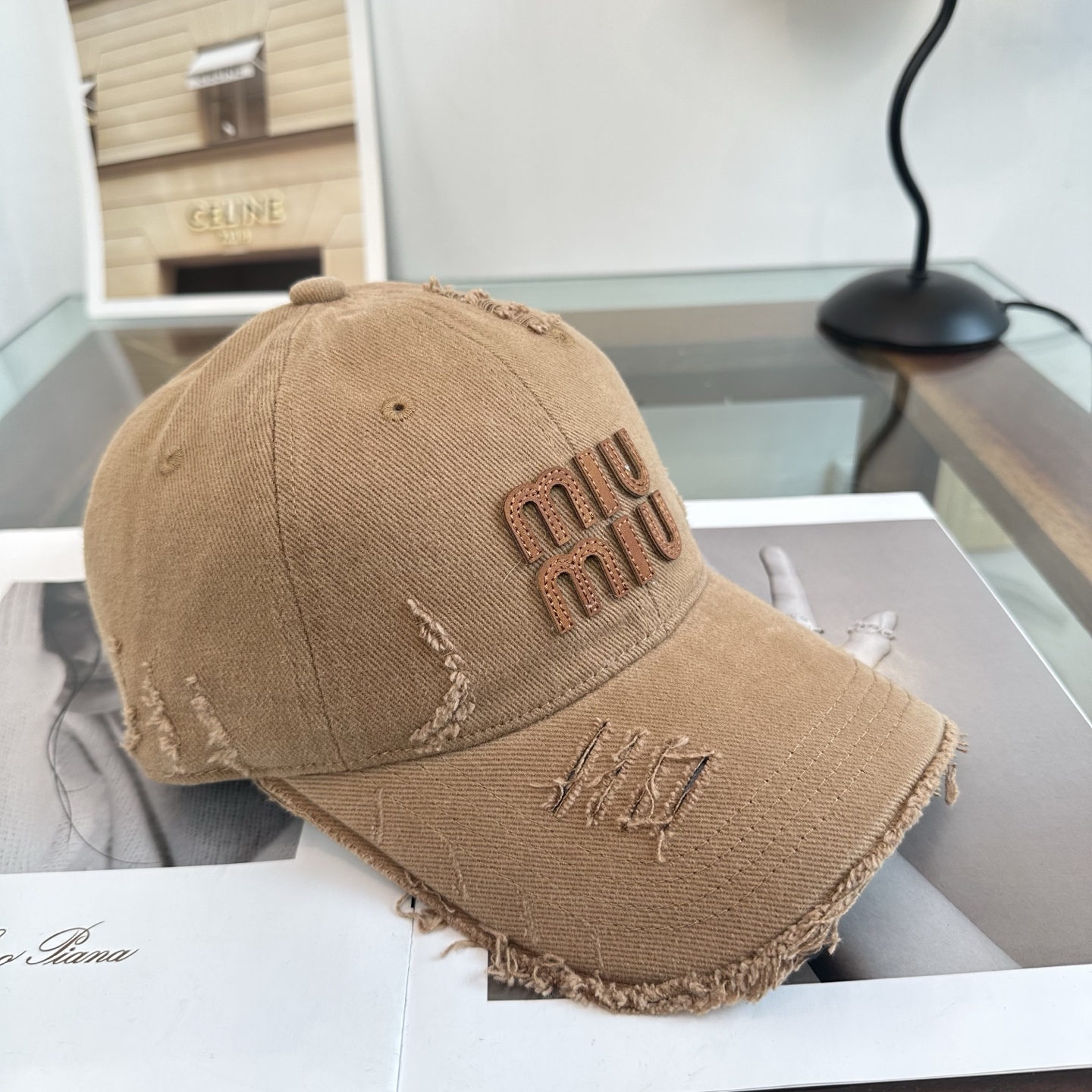 Miu Miu 谬谬miumiu 新款棒球帽， 开模订制， 做工细致质量超赞