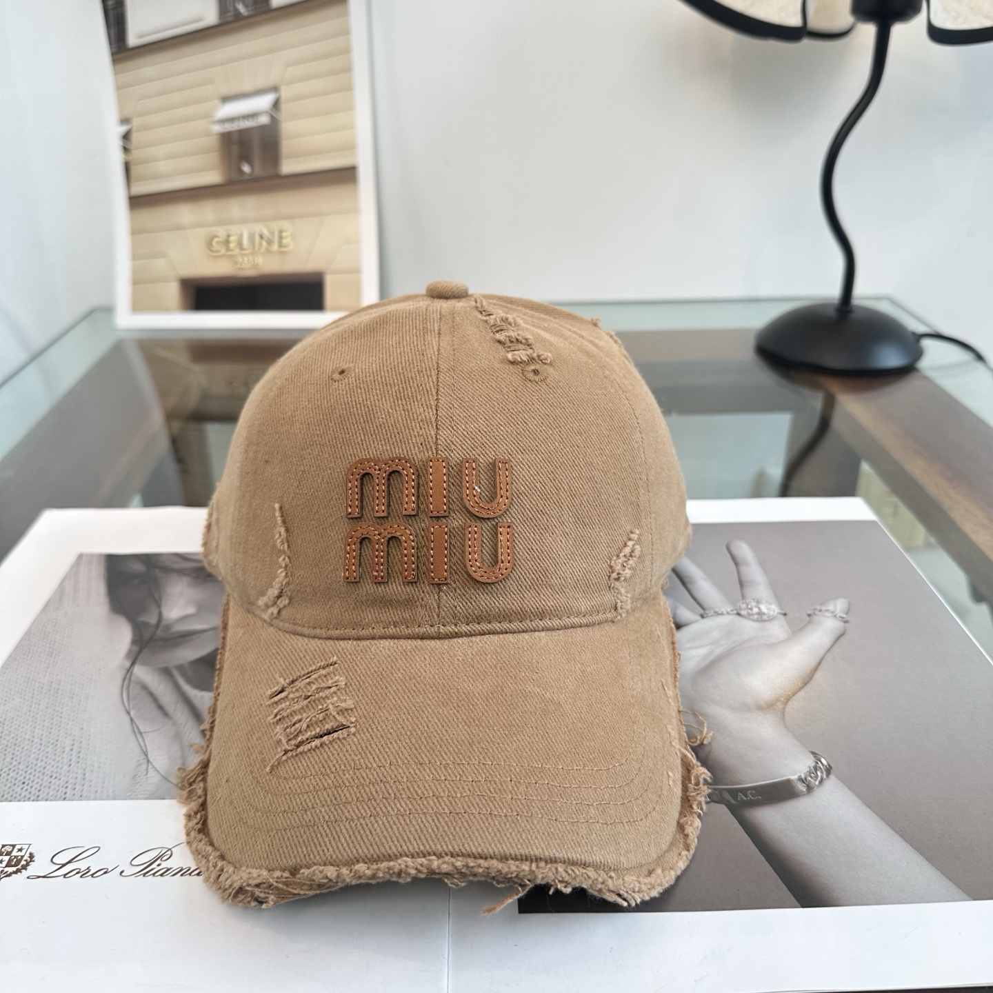 Miu Miu 谬谬miumiu 新款棒球帽， 开模订制， 做工细致质量超赞