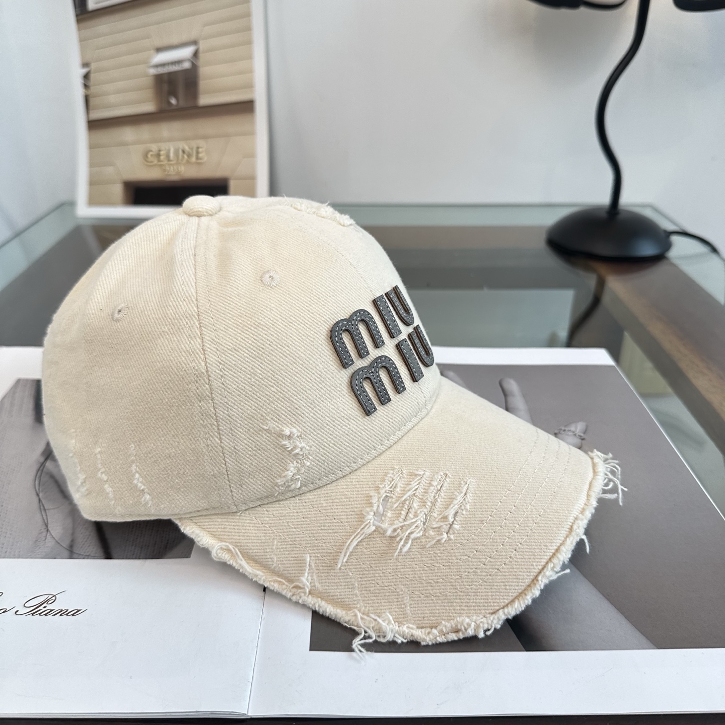 Miu Miu 谬谬miumiu 新款棒球帽， 开模订制， 做工细致质量超赞