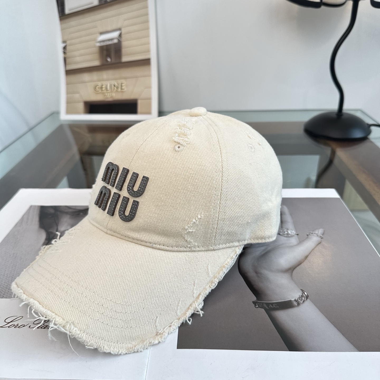 Miu Miu 谬谬miumiu 新款棒球帽， 开模订制， 做工细致质量超赞