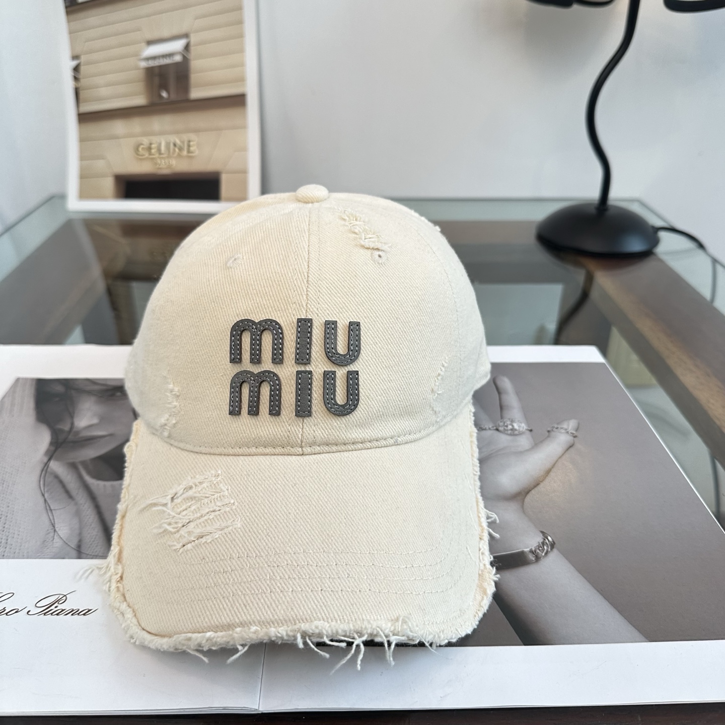 Miu Miu 谬谬miumiu 新款棒球帽， 开模订制， 做工细致质量超赞