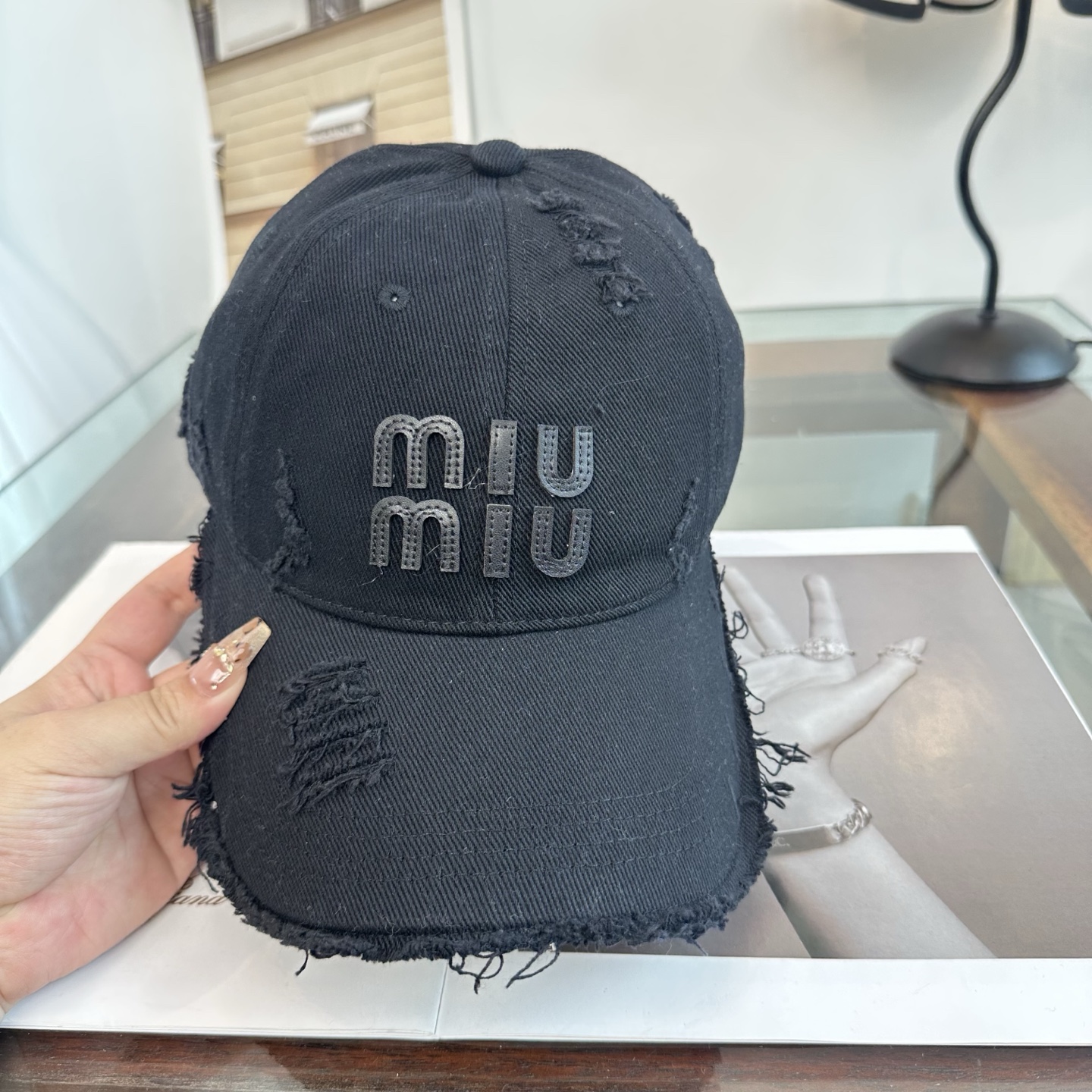 Miu Miu 谬谬miumiu 新款棒球帽， 开模订制， 做工细致质量超赞