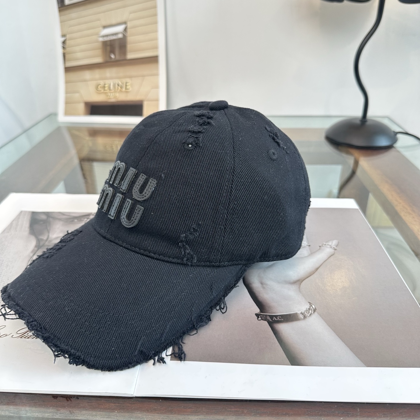 Miu Miu 谬谬miumiu 新款棒球帽， 开模订制， 做工细致质量超赞