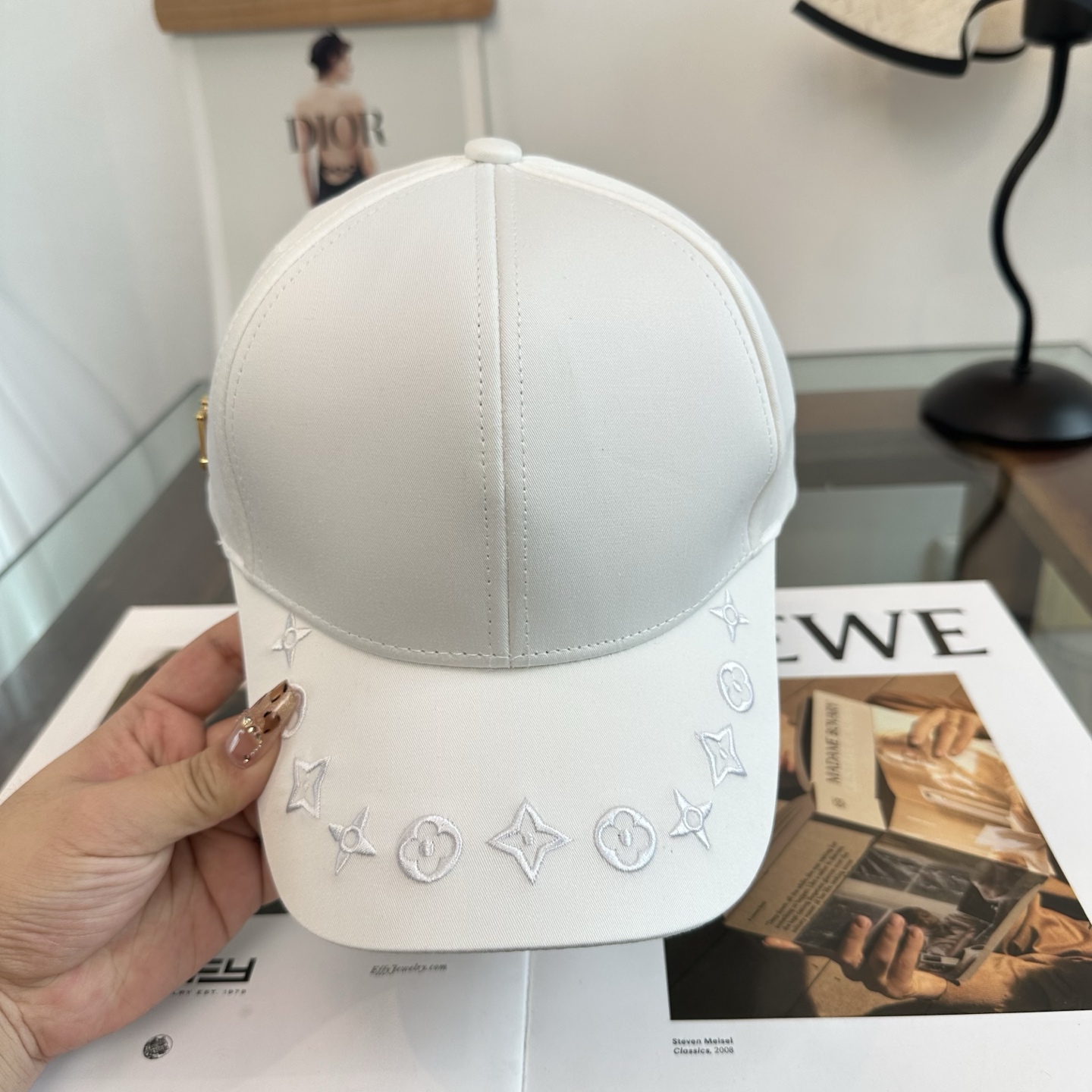 🧢路易威登棒球帽 LouisVuitton😍新款LV棒球帽，重工打造♥️高端大气，百搭款🤗男女通用！
