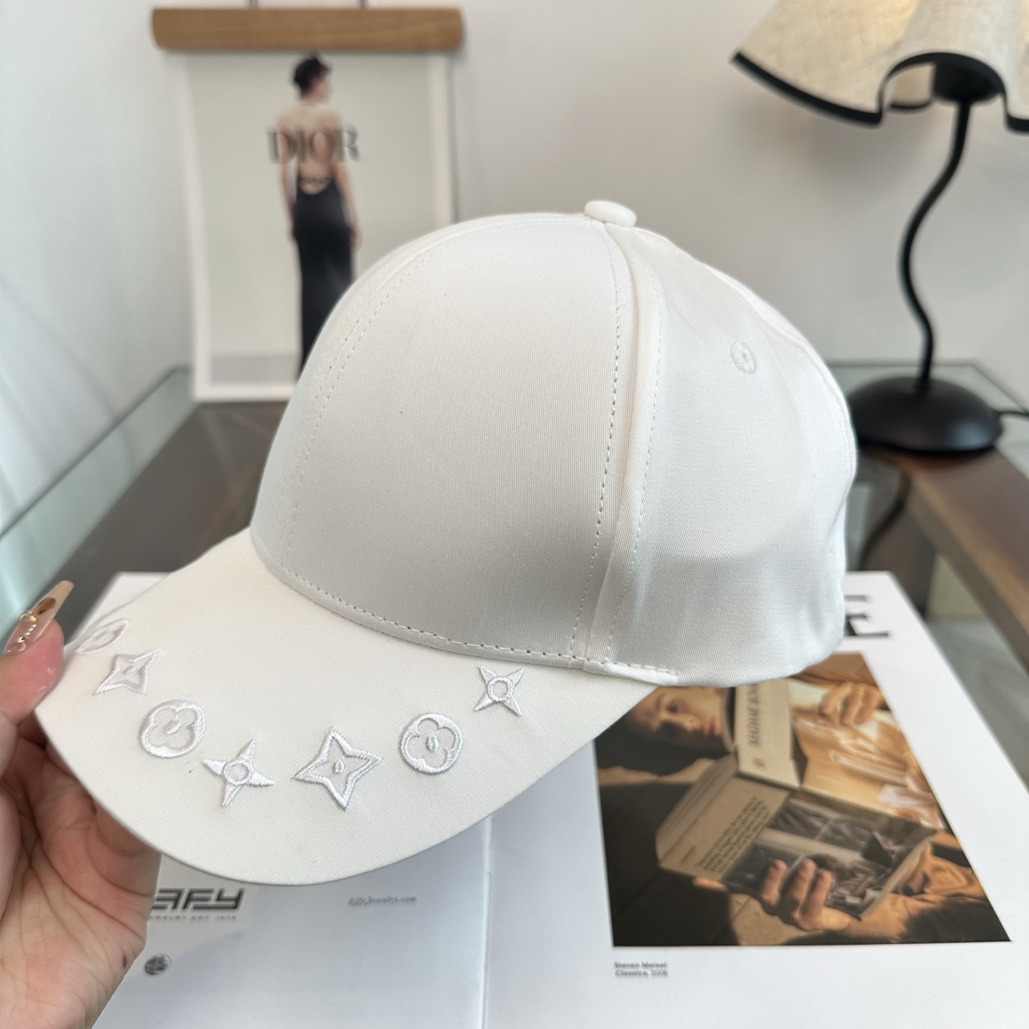 🧢路易威登棒球帽 LouisVuitton😍新款LV棒球帽，重工打造♥️高端大气，百搭款🤗男女通用！