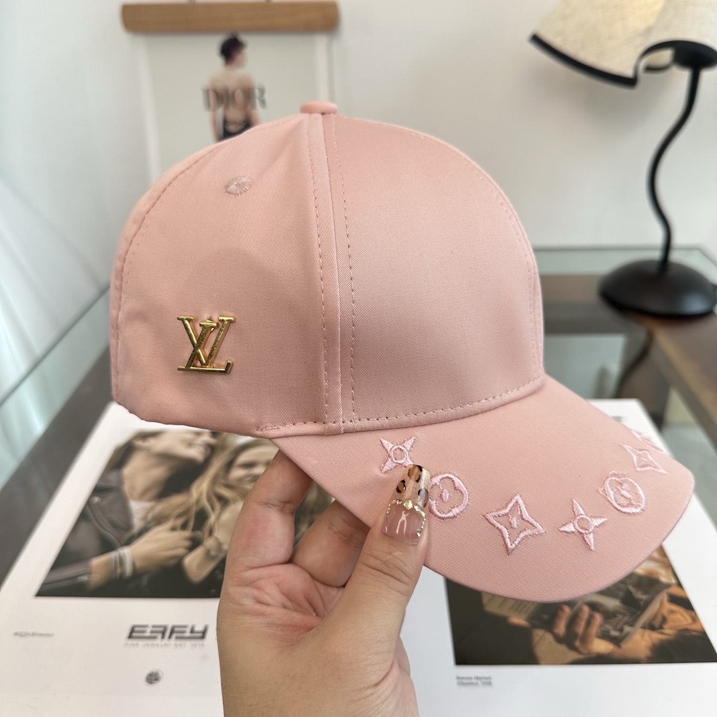 🧢路易威登棒球帽 LouisVuitton😍新款LV棒球帽，重工打造♥️高端大气，百搭款🤗男女通用！
