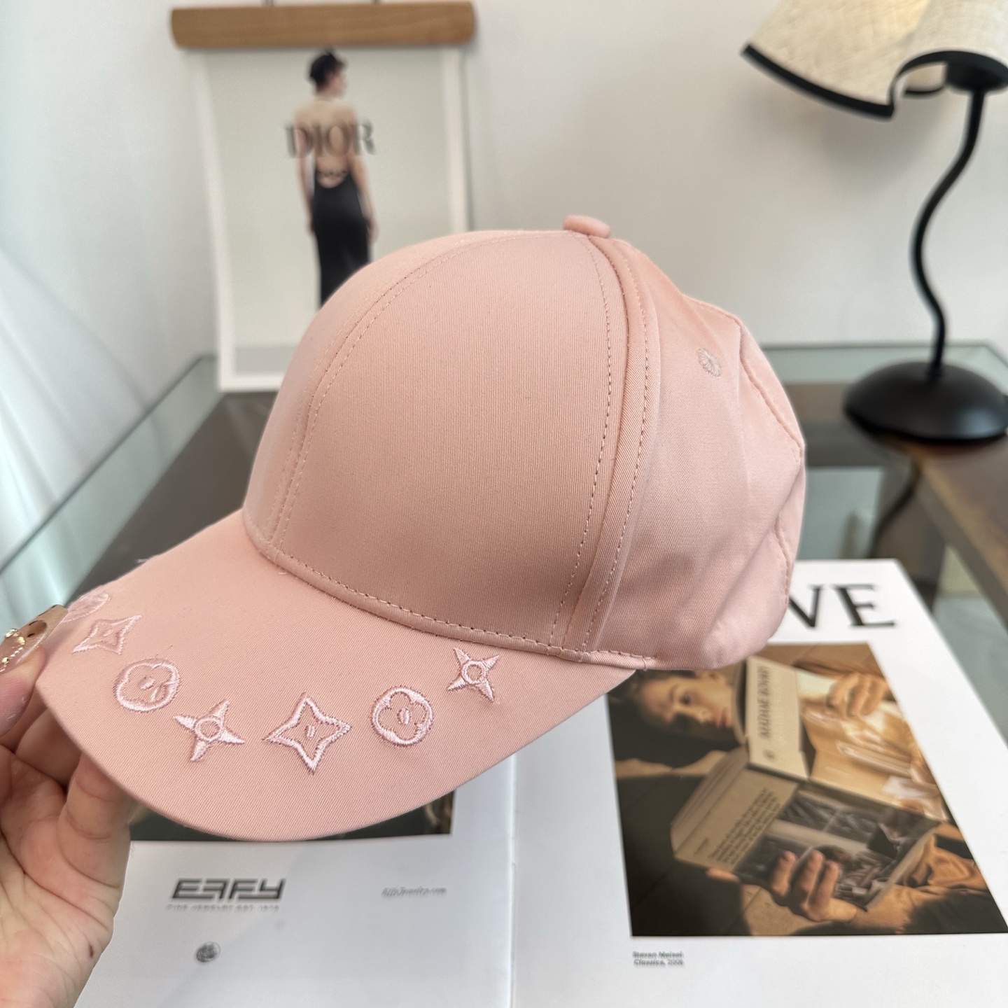 🧢路易威登棒球帽 LouisVuitton😍新款LV棒球帽，重工打造♥️高端大气，百搭款🤗男女通用！