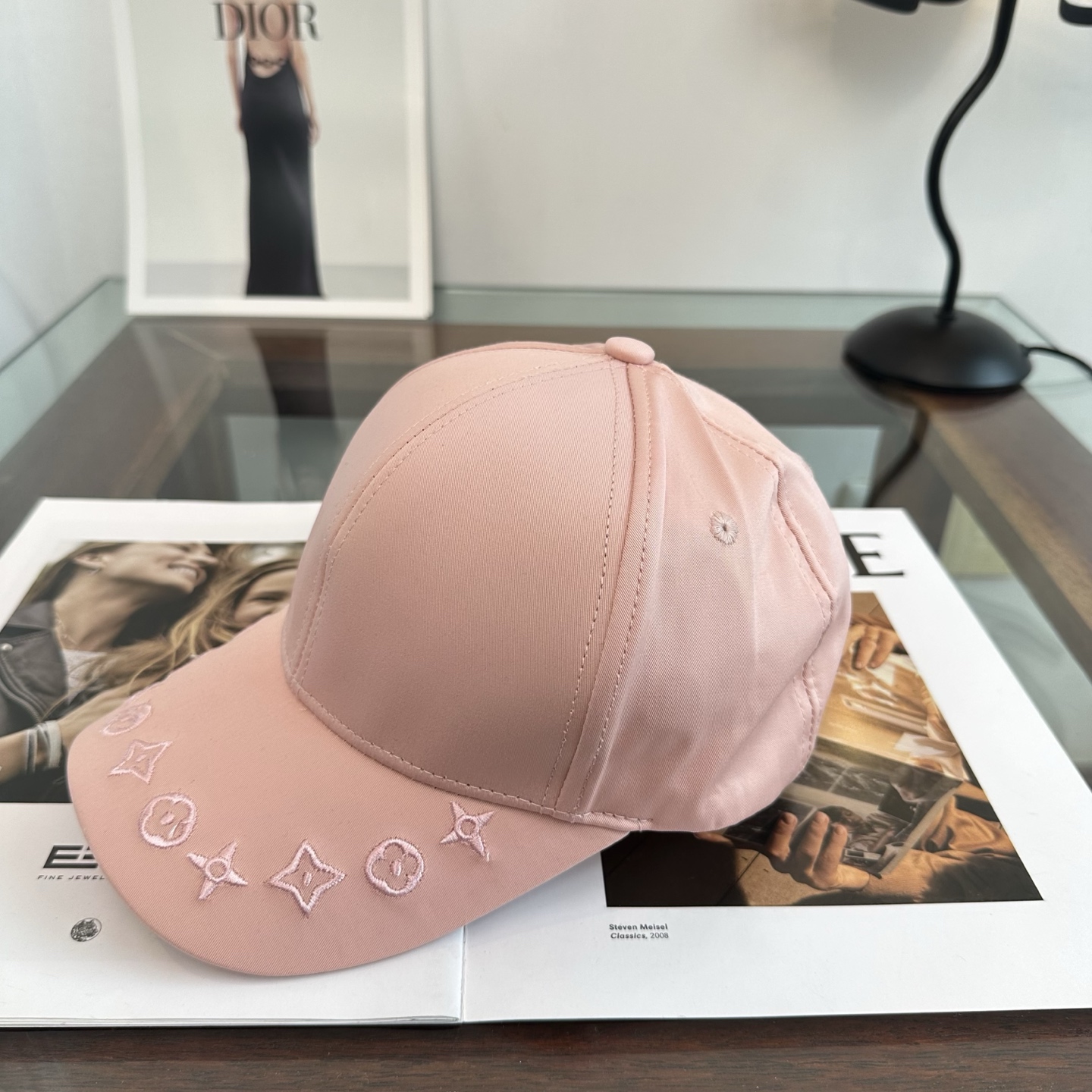 🧢路易威登棒球帽 LouisVuitton😍新款LV棒球帽，重工打造♥️高端大气，百搭款🤗男女通用！