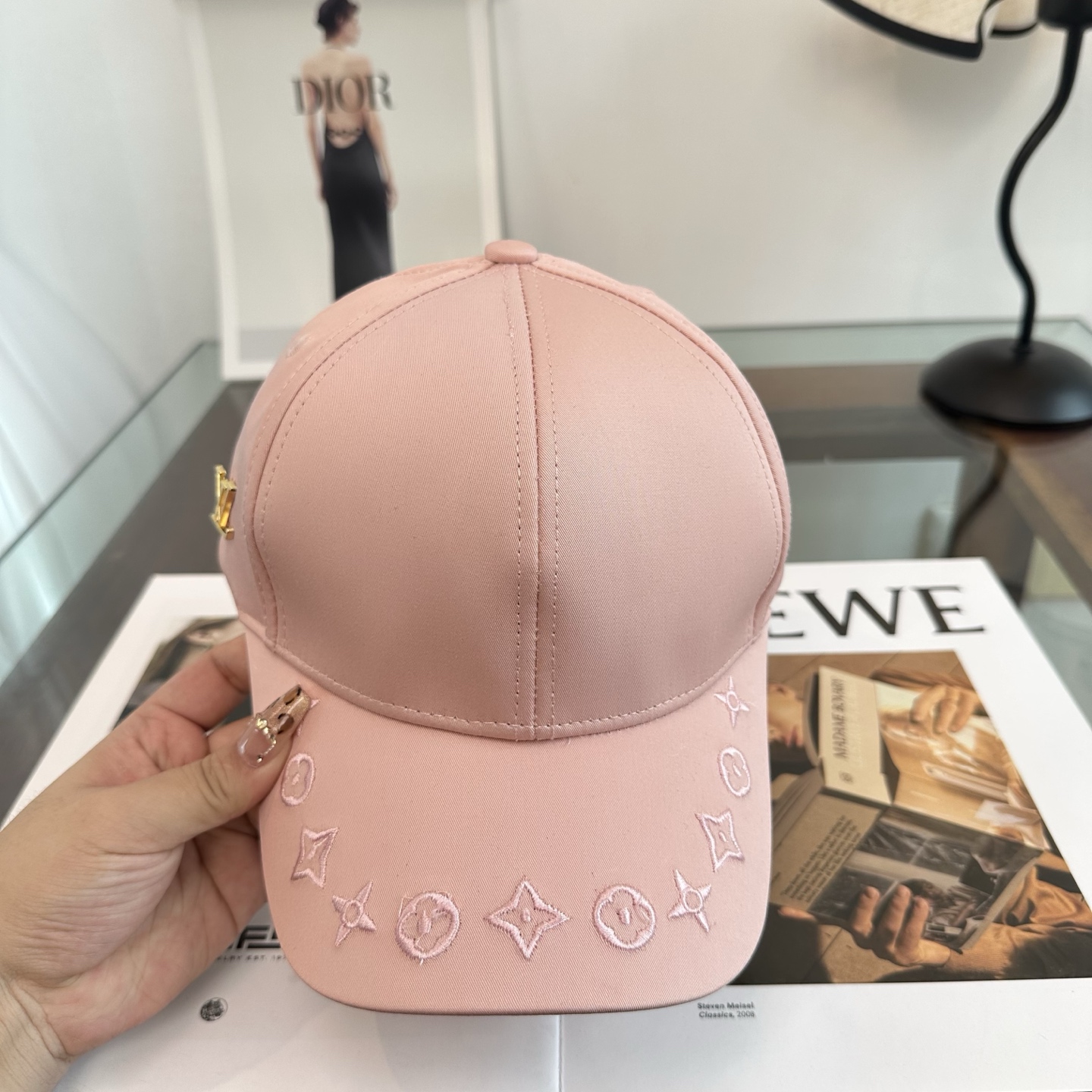 🧢路易威登棒球帽 LouisVuitton😍新款LV棒球帽，重工打造♥️高端大气，百搭款🤗男女通用！