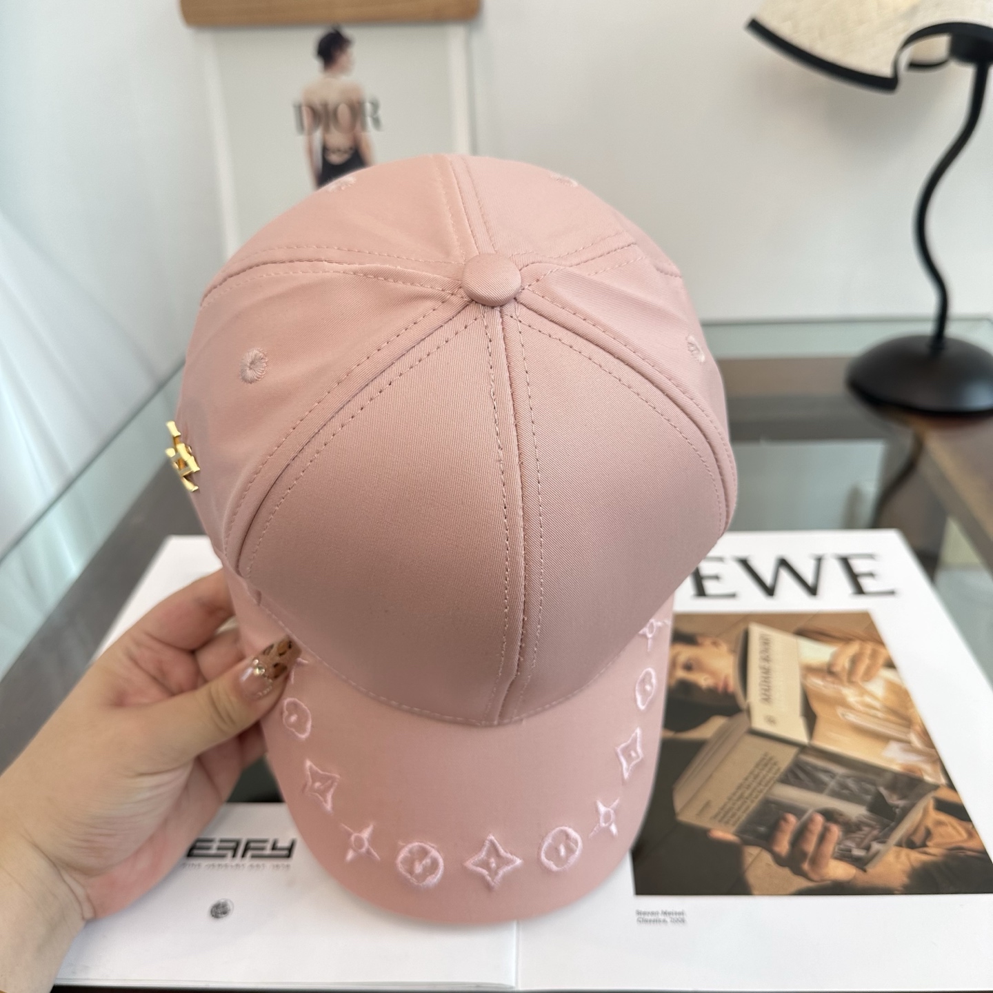 🧢路易威登棒球帽 LouisVuitton😍新款LV棒球帽，重工打造♥️高端大气，百搭款🤗男女通用！