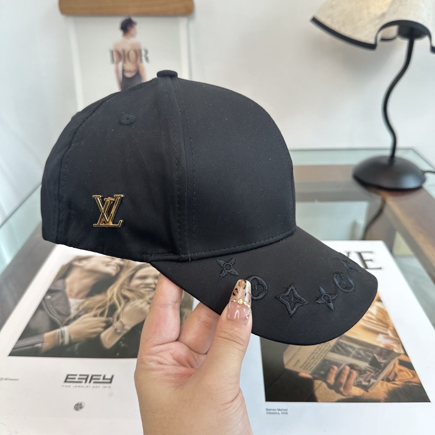 🧢路易威登棒球帽 LouisVuitton😍新款LV棒球帽，重工打造♥️高端大气，百搭款🤗男女通用！
