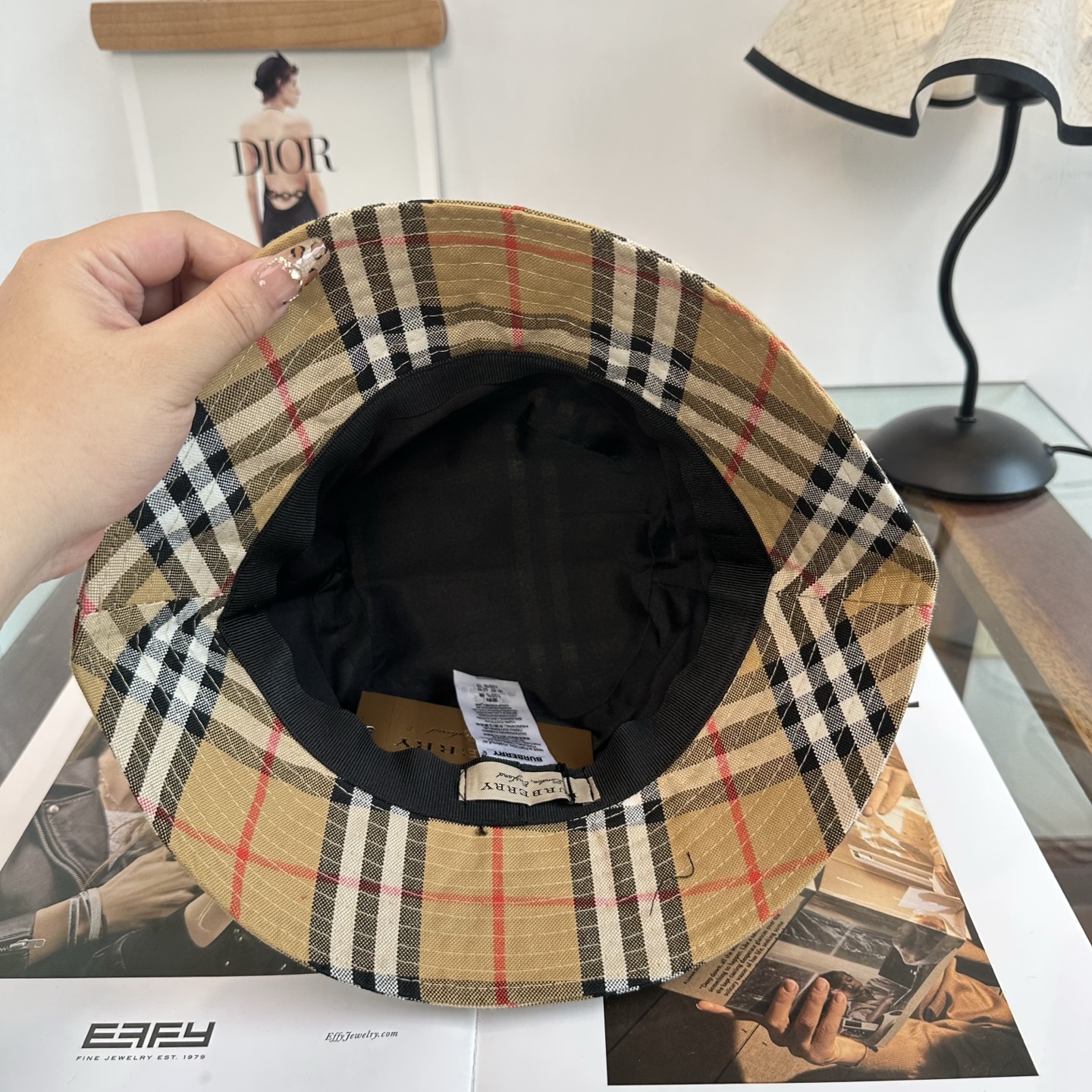 Burberry（巴宝莉）原单渔夫帽 专柜热卖款 轻盈透气。完美版型，对格精准无误，原厂品质，独家实物拍