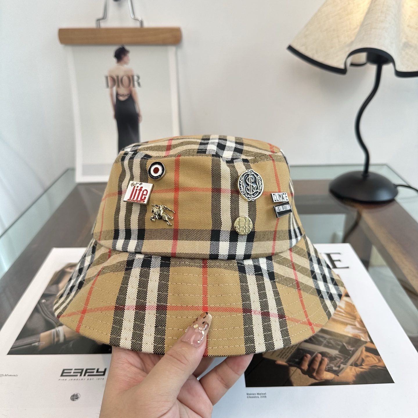 Burberry（巴宝莉）原单渔夫帽 专柜热卖款 轻盈透气。完美版型，对格精准无误，原厂品质，独家实物拍