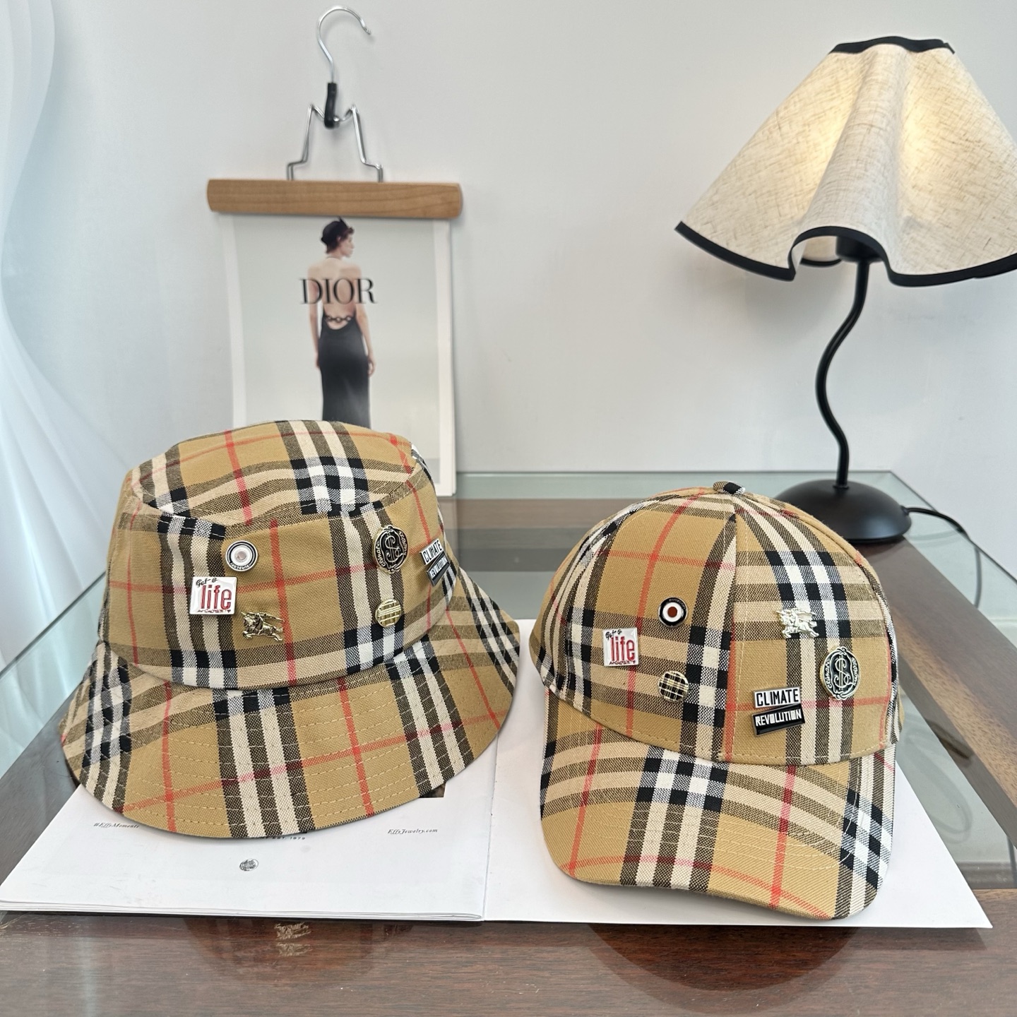Burberry（巴宝莉）原单渔夫帽 专柜热卖款 轻盈透气。完美版型，对格精准无误，原厂品质，独家实物拍
