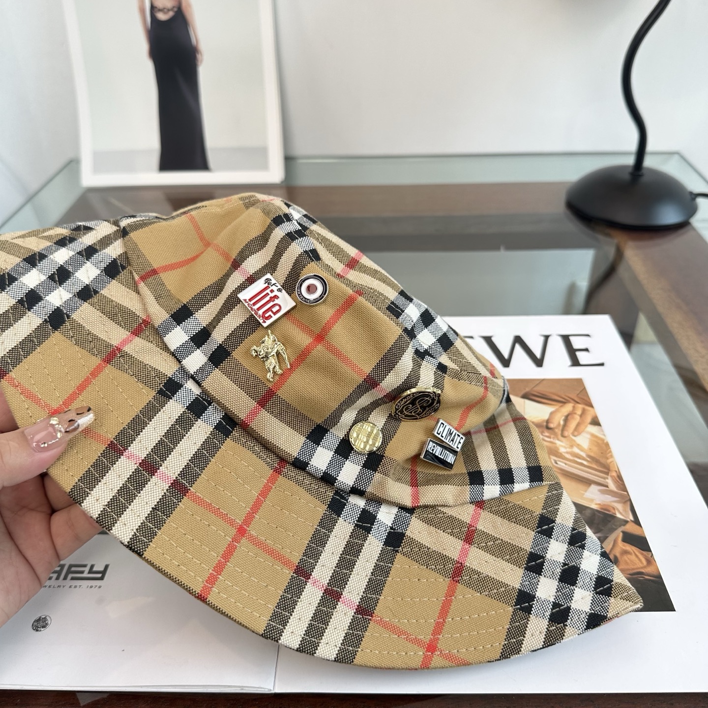 Burberry（巴宝莉）原单渔夫帽 专柜热卖款 轻盈透气。完美版型，对格精准无误，原厂品质，独家实物拍