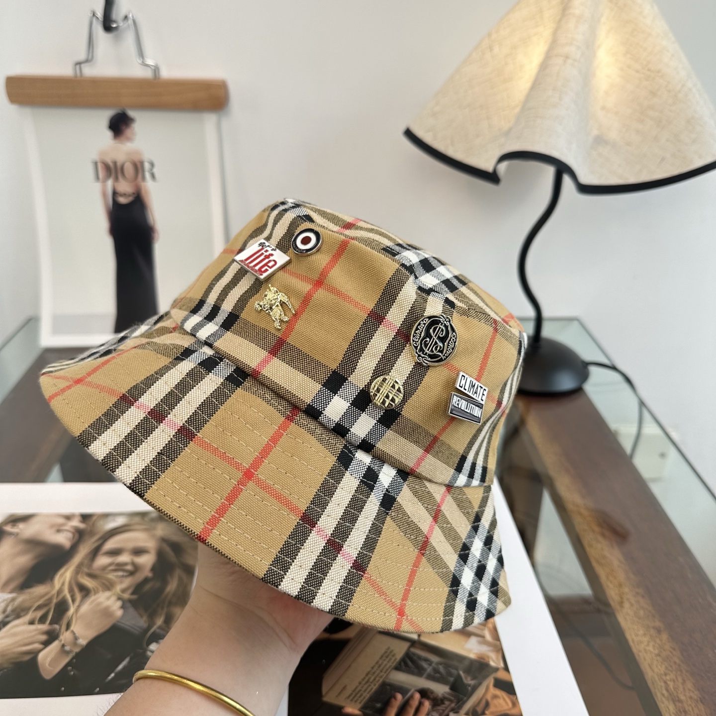 Burberry（巴宝莉）原单渔夫帽 专柜热卖款 轻盈透气。完美版型，对格精准无误，原厂品质，独家实物拍