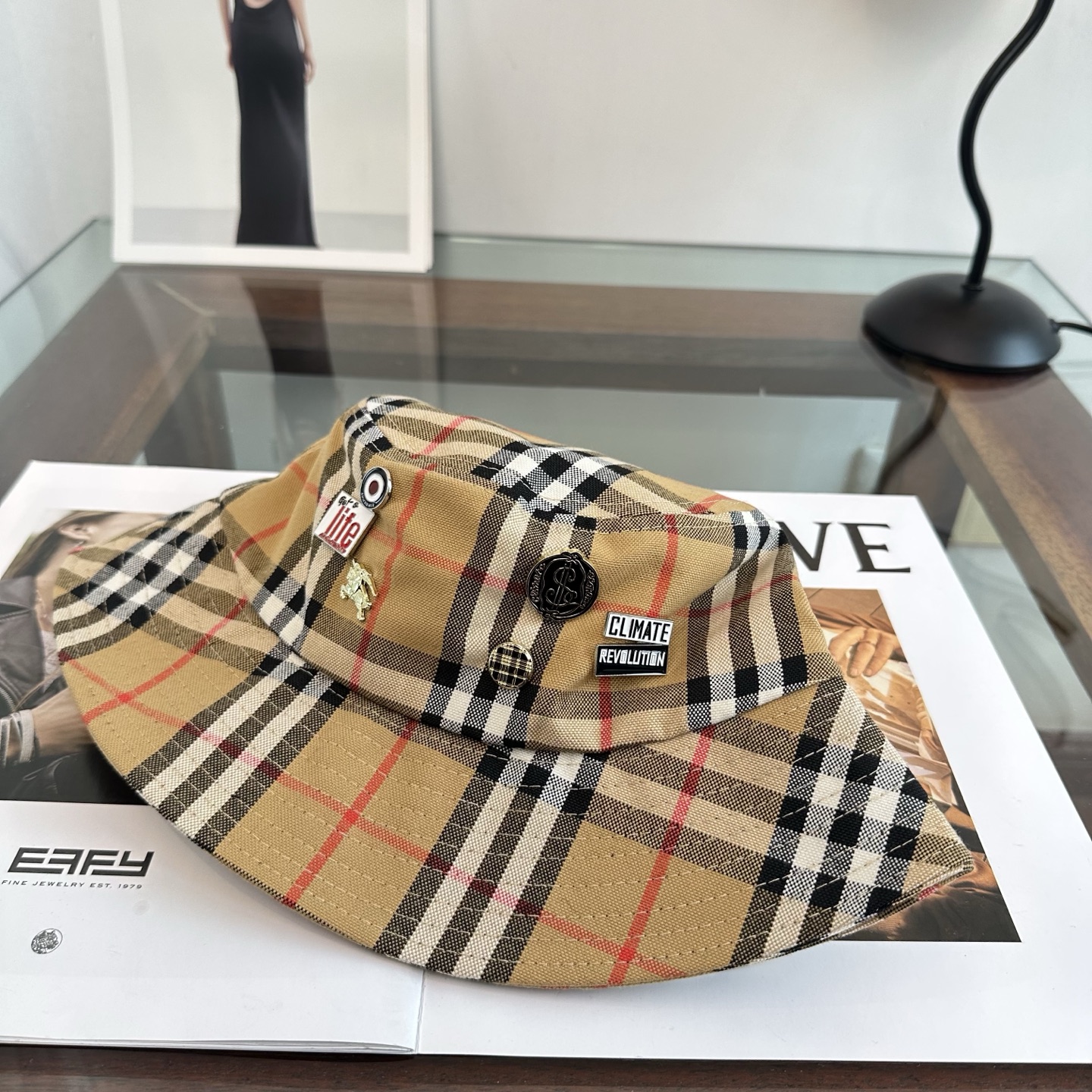 Burberry（巴宝莉）原单渔夫帽 专柜热卖款 轻盈透气。完美版型，对格精准无误，原厂品质，独家实物拍