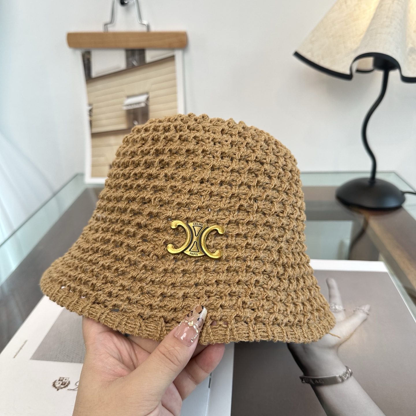 赛琳CELINE新款拉菲草帽，纯手工钩织，产量极少，重工打造，专柜同款，头围57cm