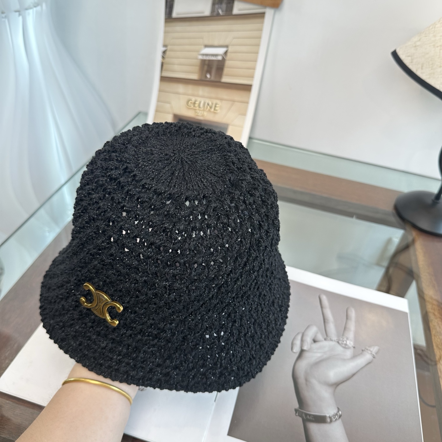 赛琳CELINE新款拉菲草帽，纯手工钩织，产量极少，重工打造，专柜同款，头围57cm