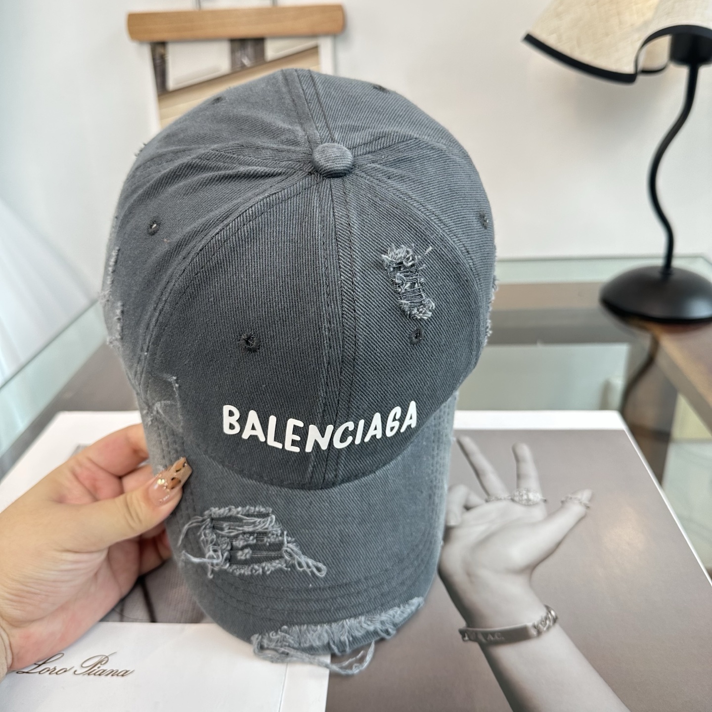新品Balenciaga 巴黎世家字母新款棒球帽现货秒发🧢简约时尚超级无敌好看的帽子！情侣款！
