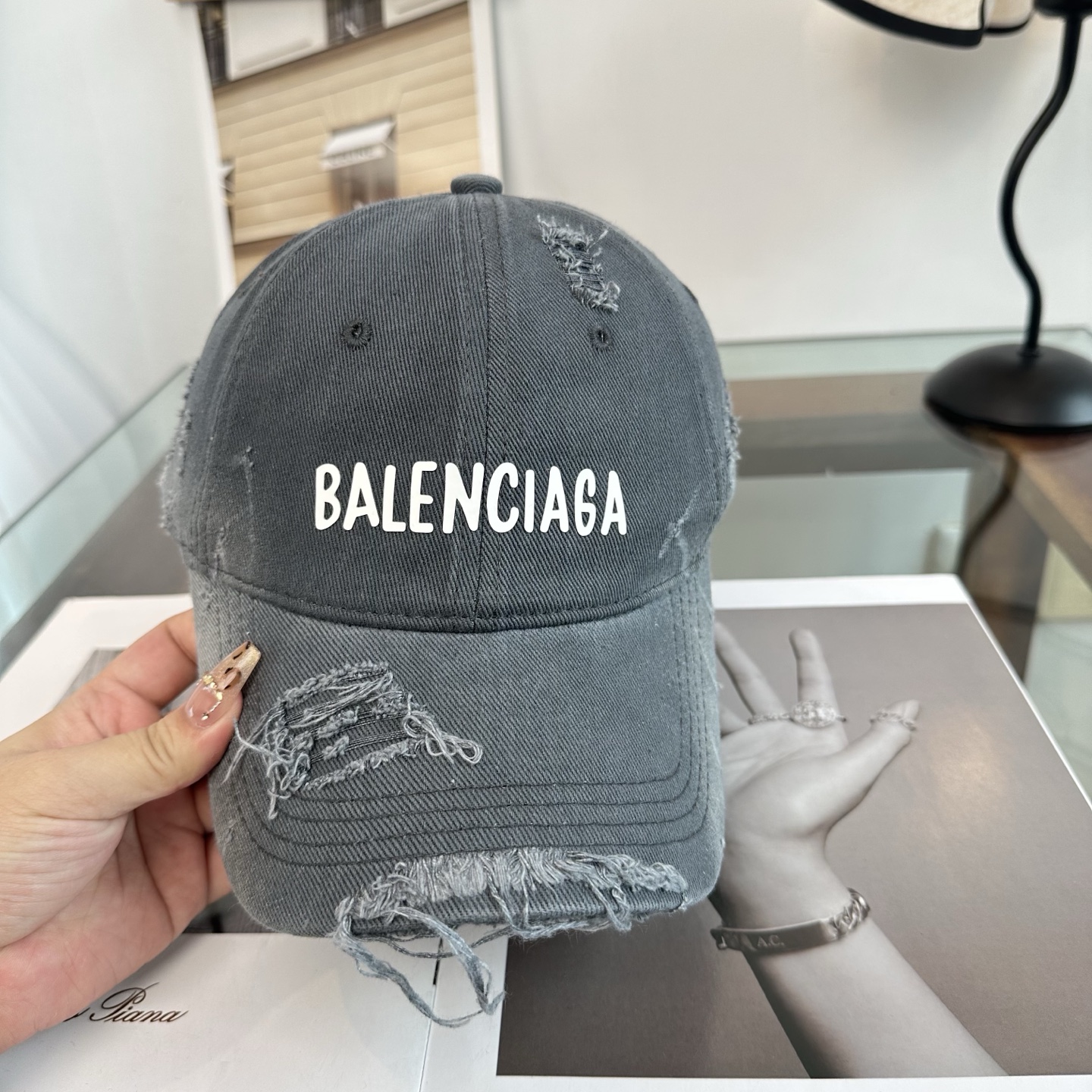 新品Balenciaga 巴黎世家字母新款棒球帽现货秒发🧢简约时尚超级无敌好看的帽子！情侣款！