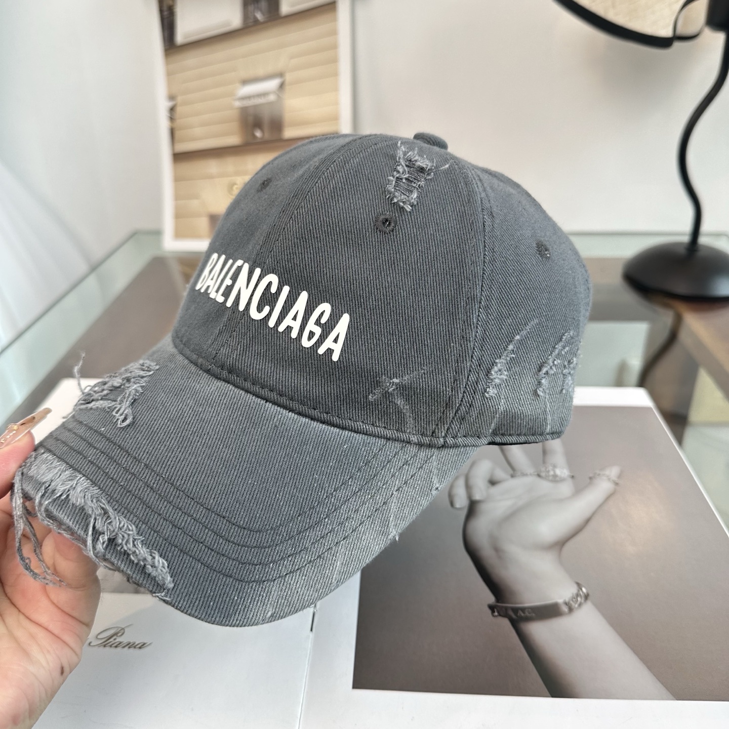 新品Balenciaga 巴黎世家字母新款棒球帽现货秒发🧢简约时尚超级无敌好看的帽子！情侣款！