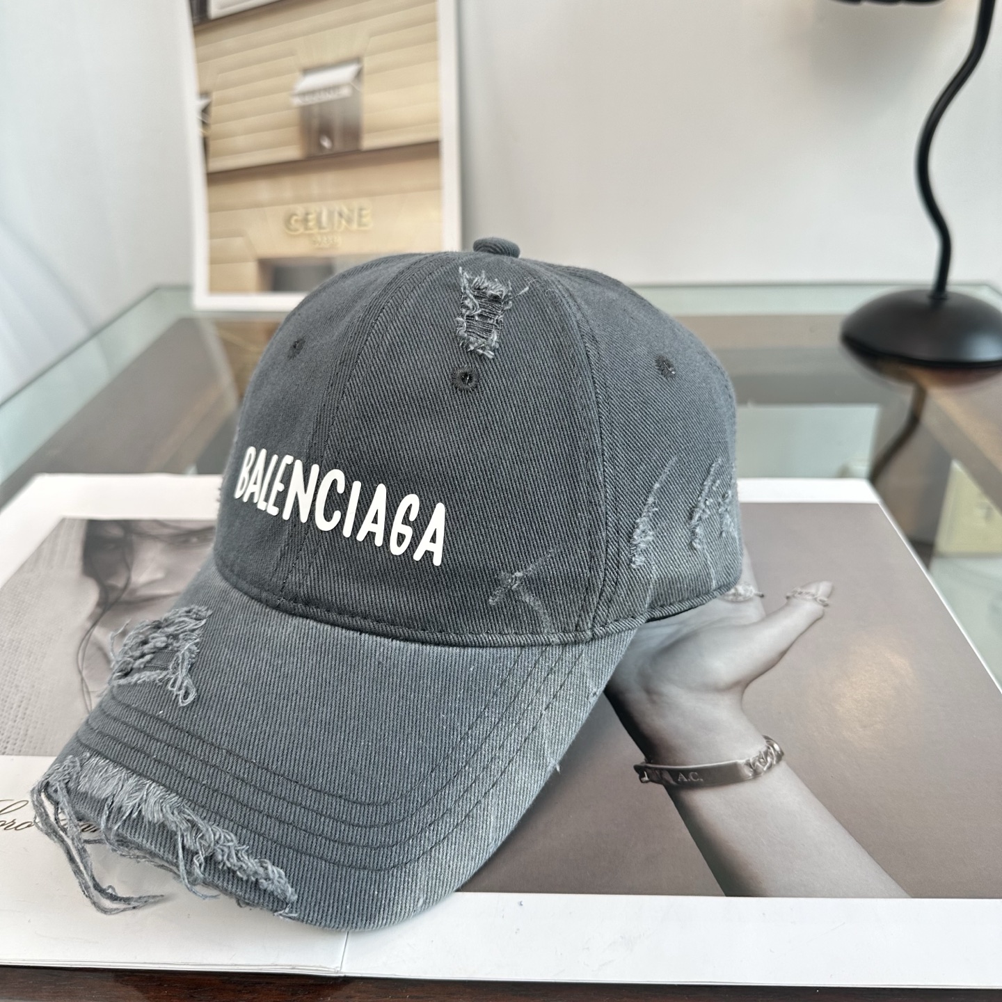 新品Balenciaga 巴黎世家字母新款棒球帽现货秒发🧢简约时尚超级无敌好看的帽子！情侣款！