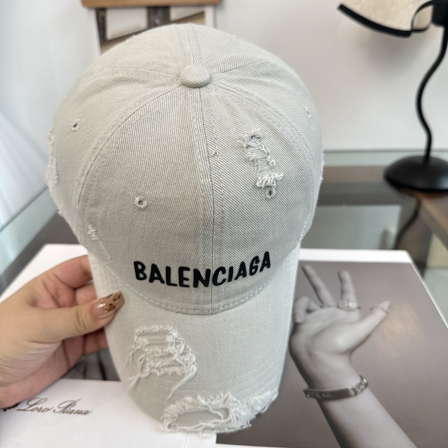 新品Balenciaga 巴黎世家字母新款棒球帽现货秒发🧢简约时尚超级无敌好看的帽子！情侣款！