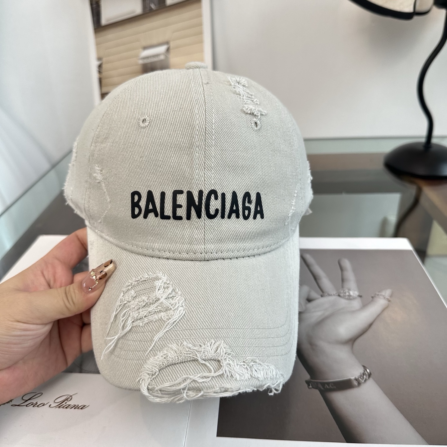 新品Balenciaga 巴黎世家字母新款棒球帽现货秒发🧢简约时尚超级无敌好看的帽子！情侣款！