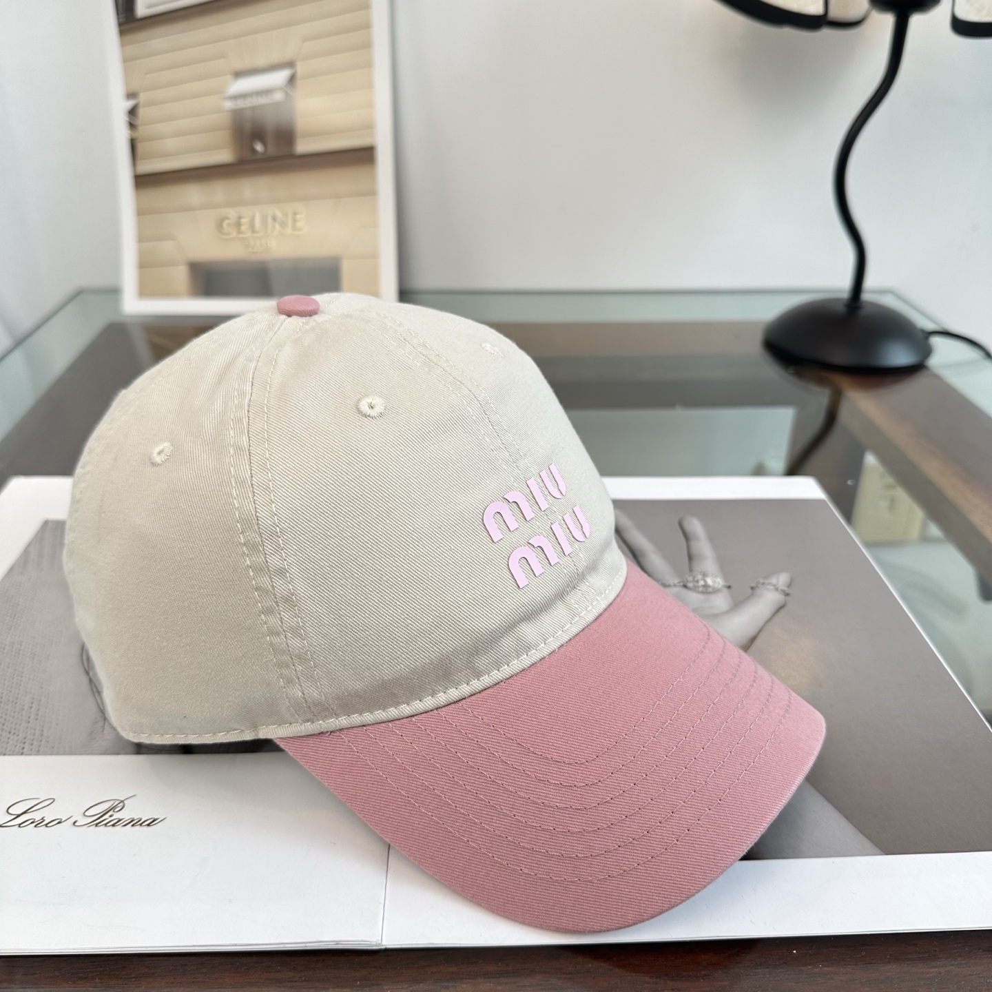 Miu Miu 谬谬miumiu 新款棒球帽， 开模订制， 做工细致质量超赞