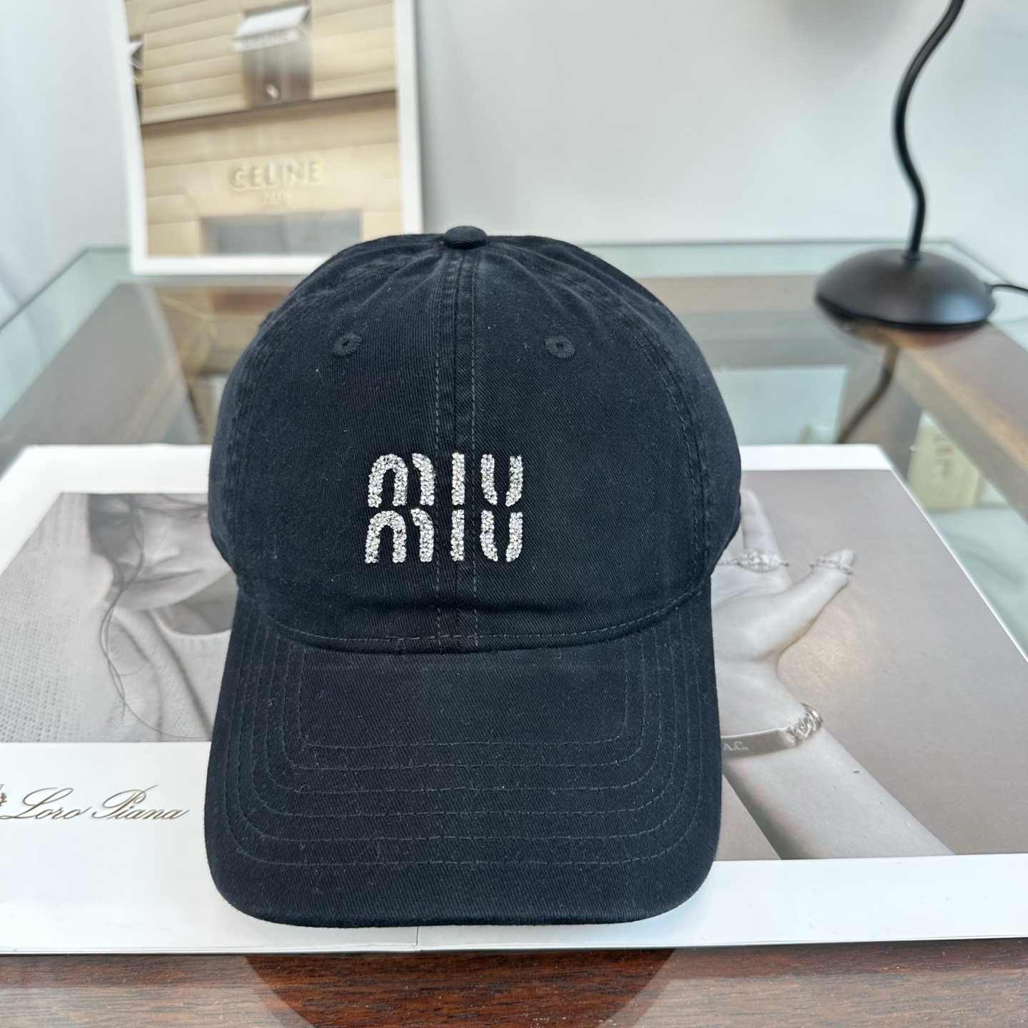 Miu Miu 谬谬miumiu 新款棒球帽， 开模订制， 做工细致质量超赞
