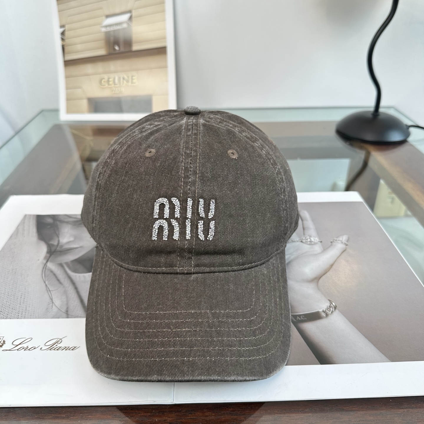 Miu Miu 谬谬miumiu 新款棒球帽， 开模订制， 做工细致质量超赞