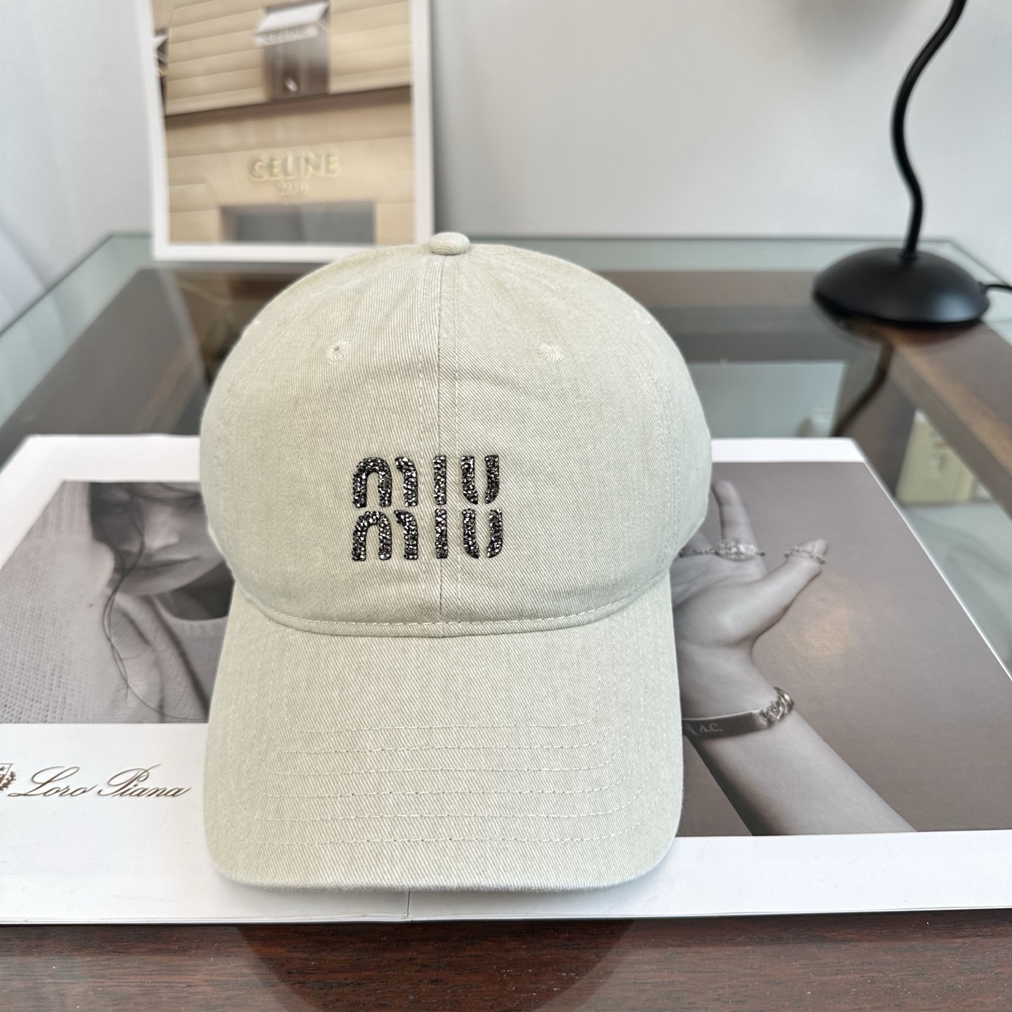 Miu Miu 谬谬miumiu 新款棒球帽， 开模订制， 做工细致质量超赞