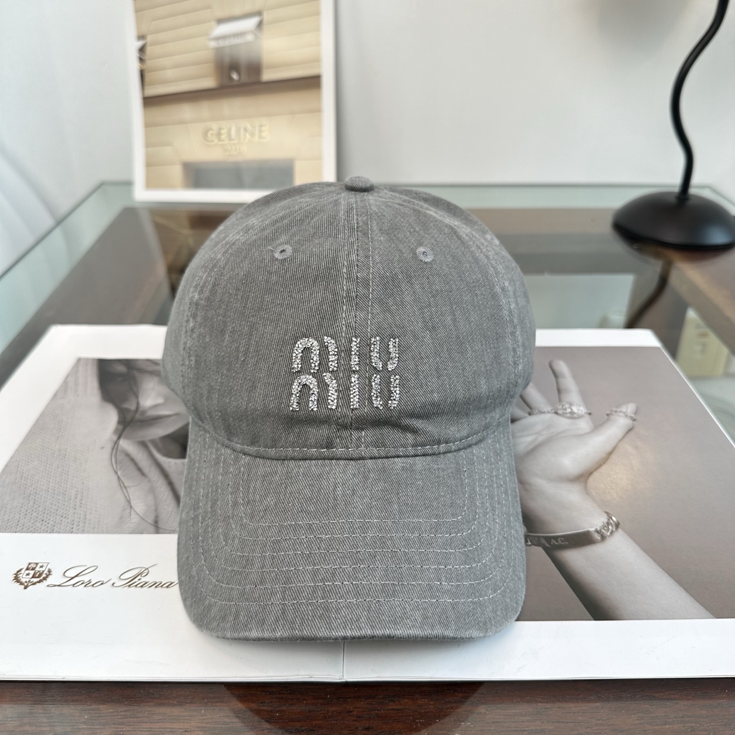 Miu Miu 谬谬miumiu 新款棒球帽， 开模订制， 做工细致质量超赞