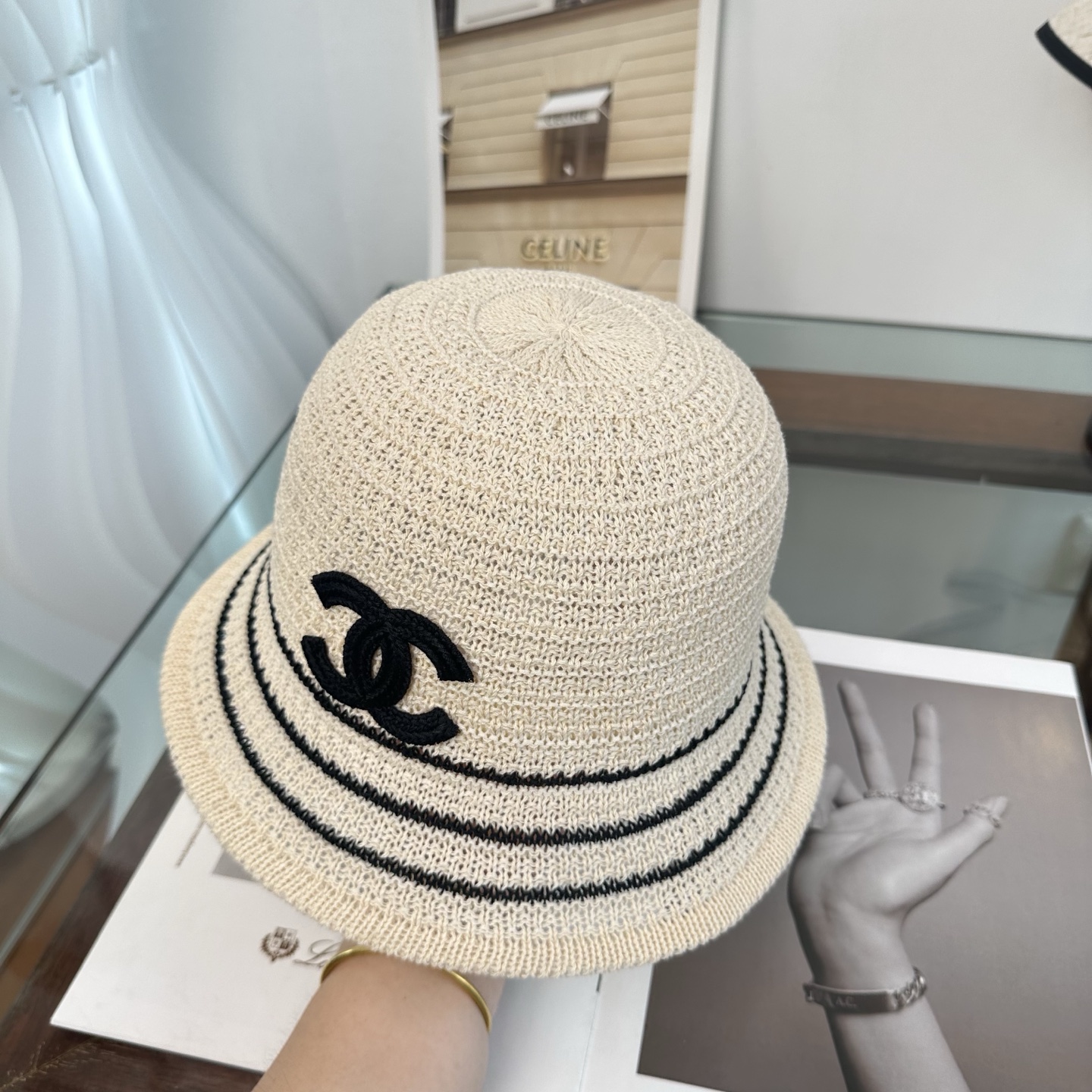Chanel 渔夫帽 让兼顾时尚和遮阳的简约桶帽 出游拍照📷拗造型必备敲显脸小
