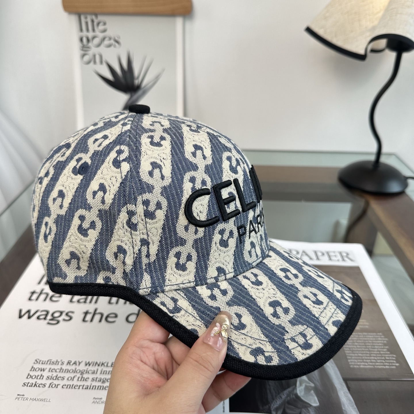 爆款CELINE（赛琳）简约明星同款最新棒球帽，时尚潮流，高端做工！每一个帽子都是用心之作！非一般的品质