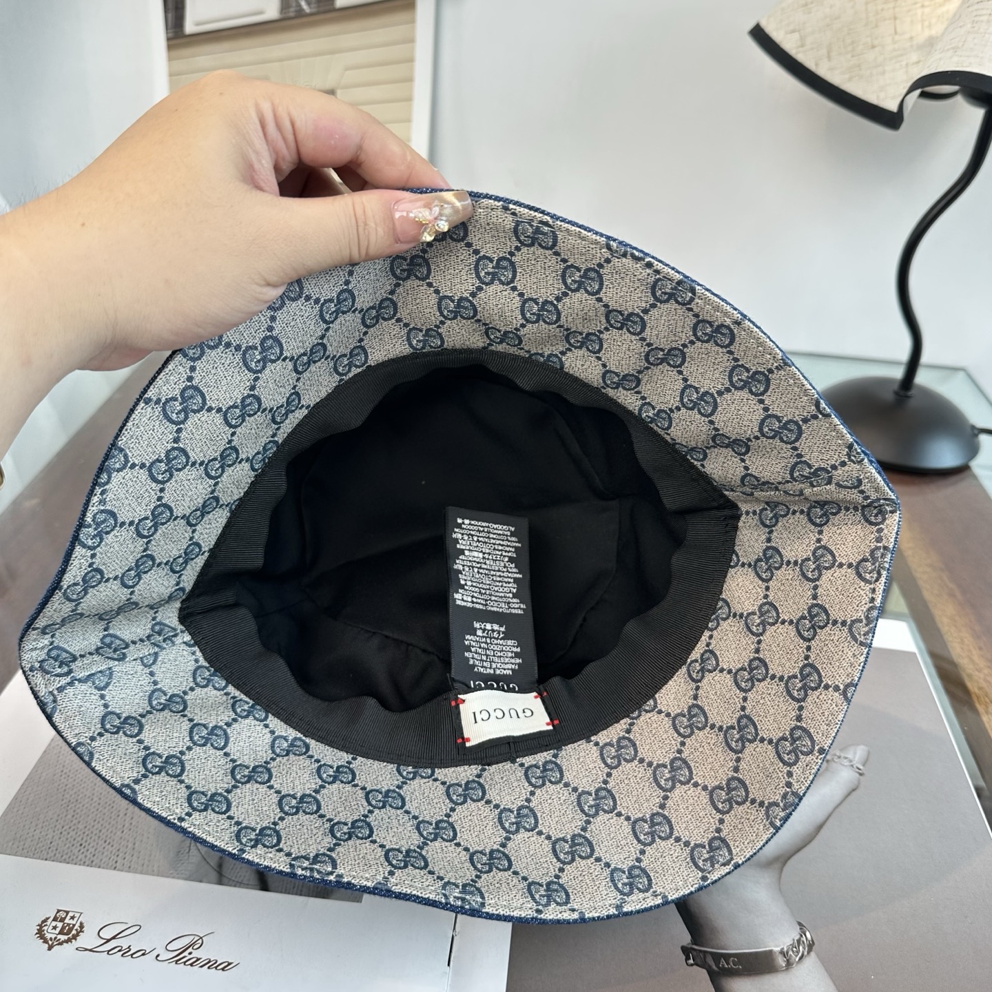 GUCCI古奇渔夫帽👒官网新品Gucci渔夫帽火爆来袭 工艺非常精美 高档大气上档次！低调奢华，方便携带