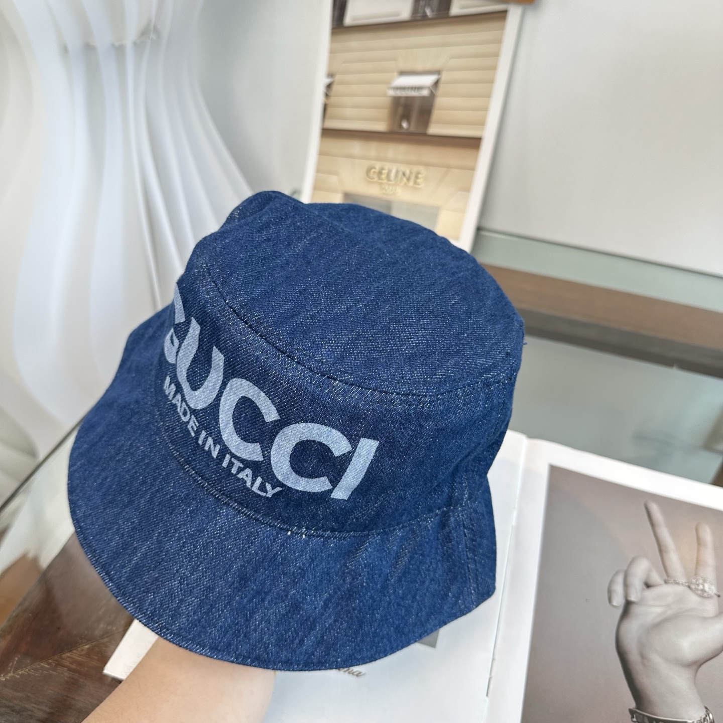 GUCCI古奇渔夫帽👒官网新品Gucci渔夫帽火爆来袭 工艺非常精美 高档大气上档次！低调奢华，方便携带