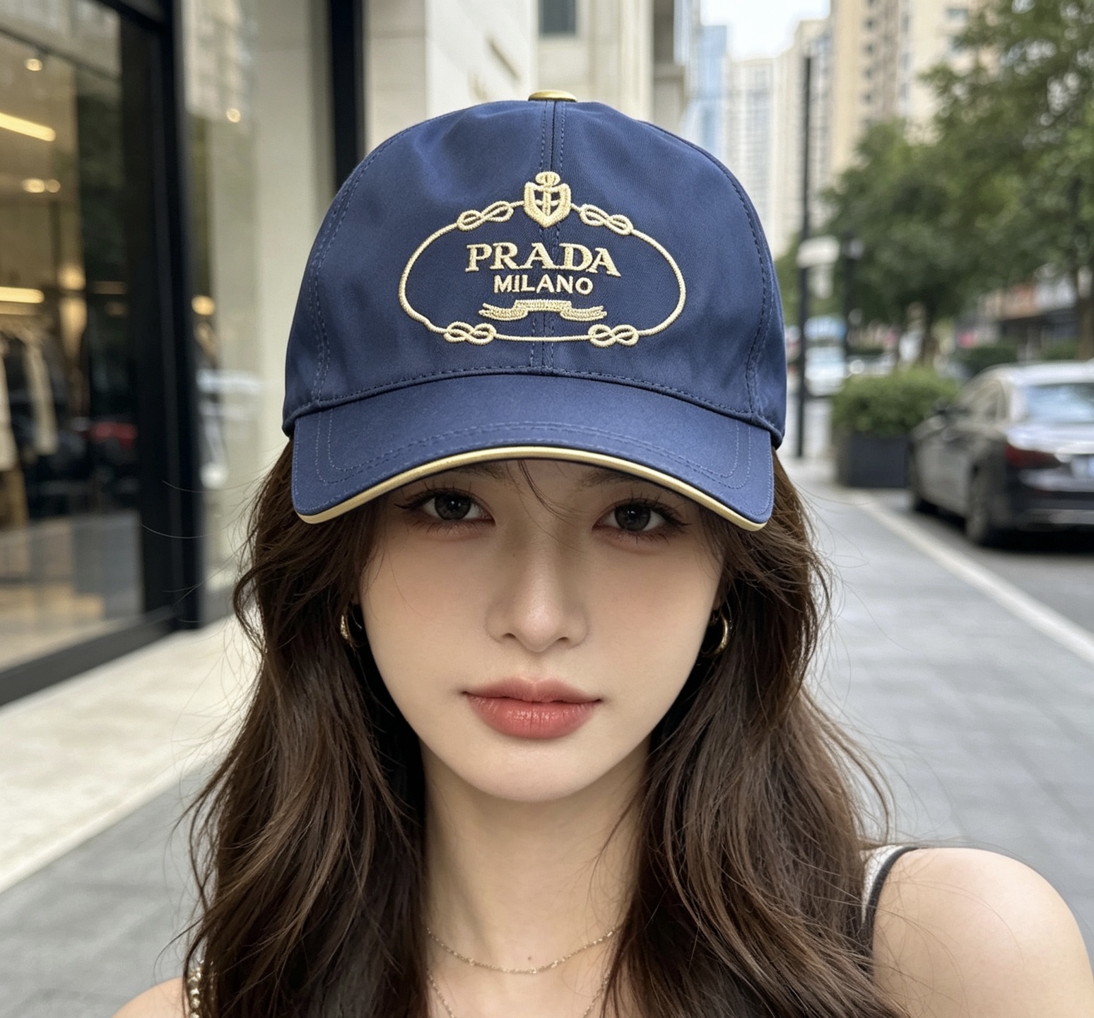 普拉达 高版本 经典三角标棒球帽设计感超强，让人耳目一新头型非常好，可以修饰各种头型，实力百搭款
