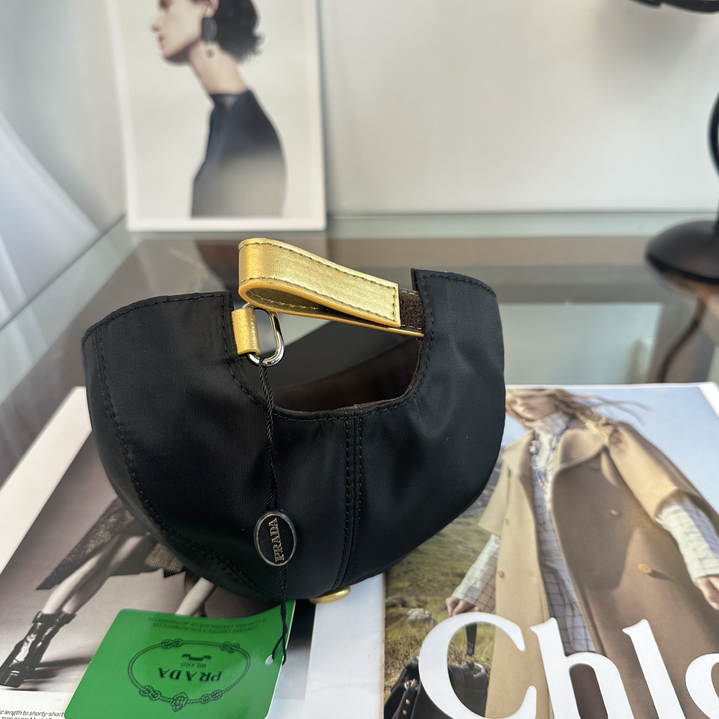 普拉达 高版本 经典三角标棒球帽设计感超强，让人耳目一新头型非常好，可以修饰各种头型，实力百搭款