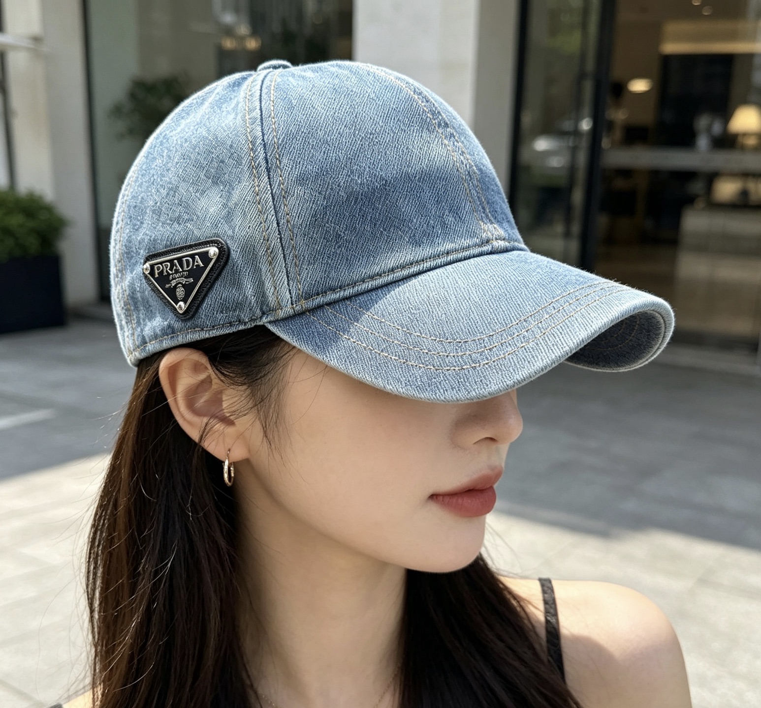 普拉达 高版本 经典三角标棒球帽设计感超强，让人耳目一新头型非常好，可以修饰各种头型，实力百搭款
