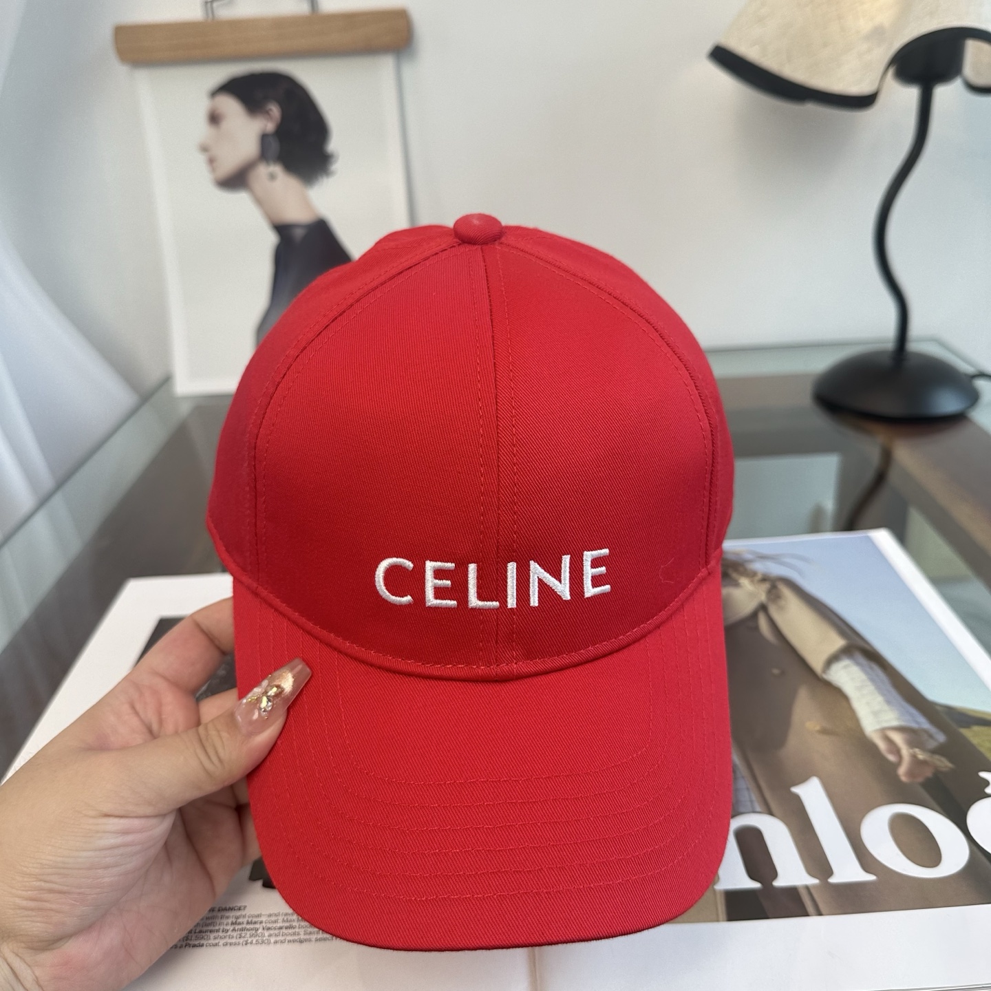 爆款CELINE（赛琳）简约明星同款最新棒球帽，时尚潮流，高端做工！每一个帽子都是用心之作！非一般的品质