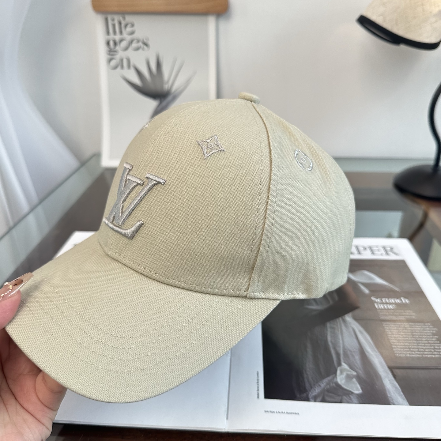 🧢路易威登棒球帽 LouisVuitton😍新款LV棒球帽，重工打造♥️高端大气，百搭款🤗男女通用！