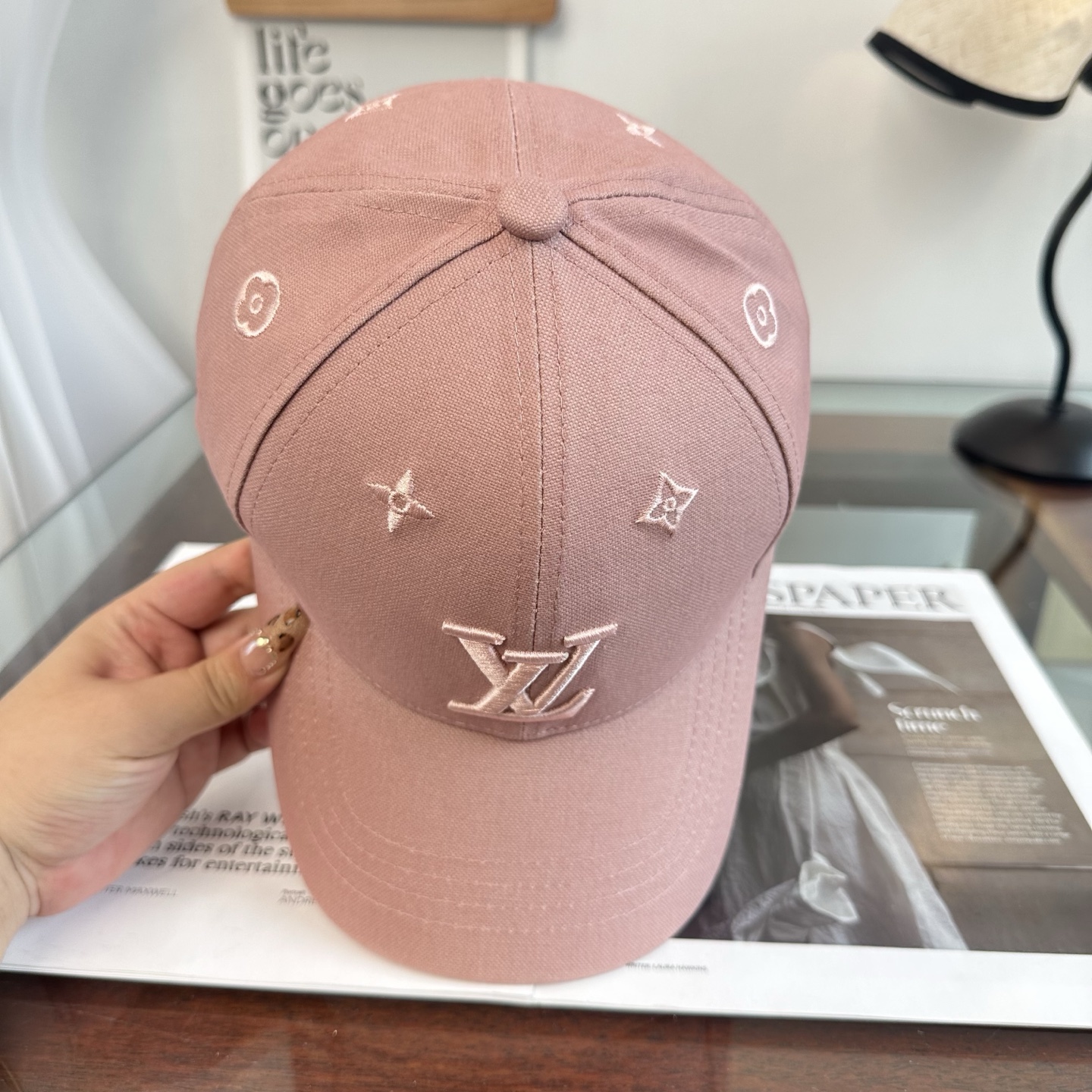 🧢路易威登棒球帽 LouisVuitton😍新款LV棒球帽，重工打造♥️高端大气，百搭款🤗男女通用！