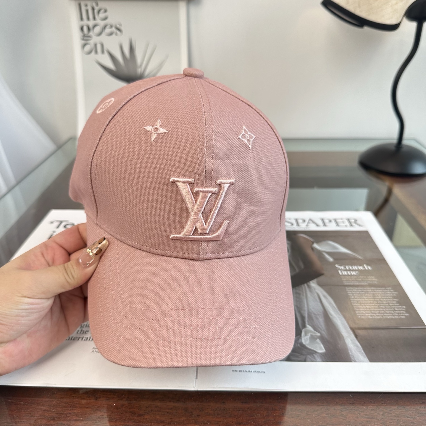 🧢路易威登棒球帽 LouisVuitton😍新款LV棒球帽，重工打造♥️高端大气，百搭款🤗男女通用！