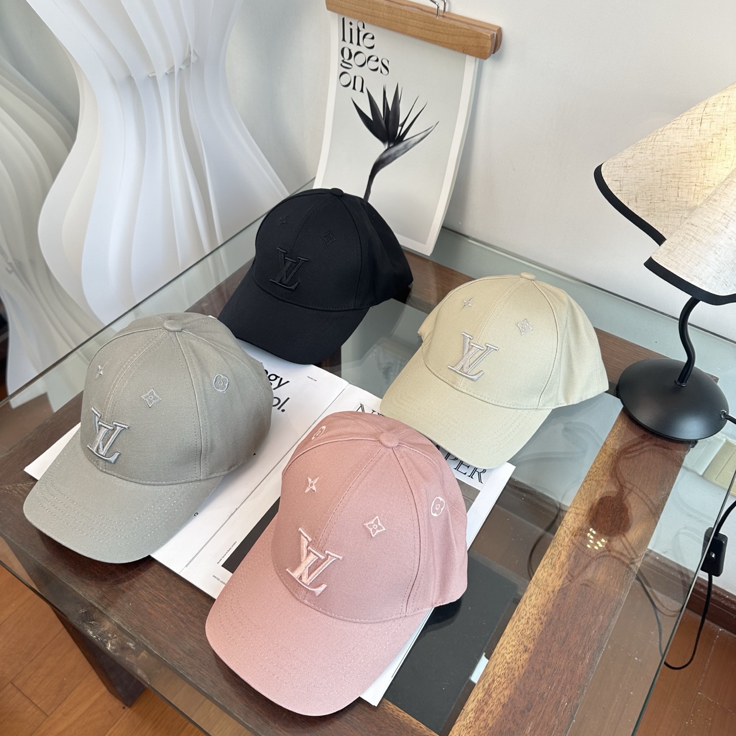 🧢路易威登棒球帽 LouisVuitton😍新款LV棒球帽，重工打造♥️高端大气，百搭款🤗男女通用！