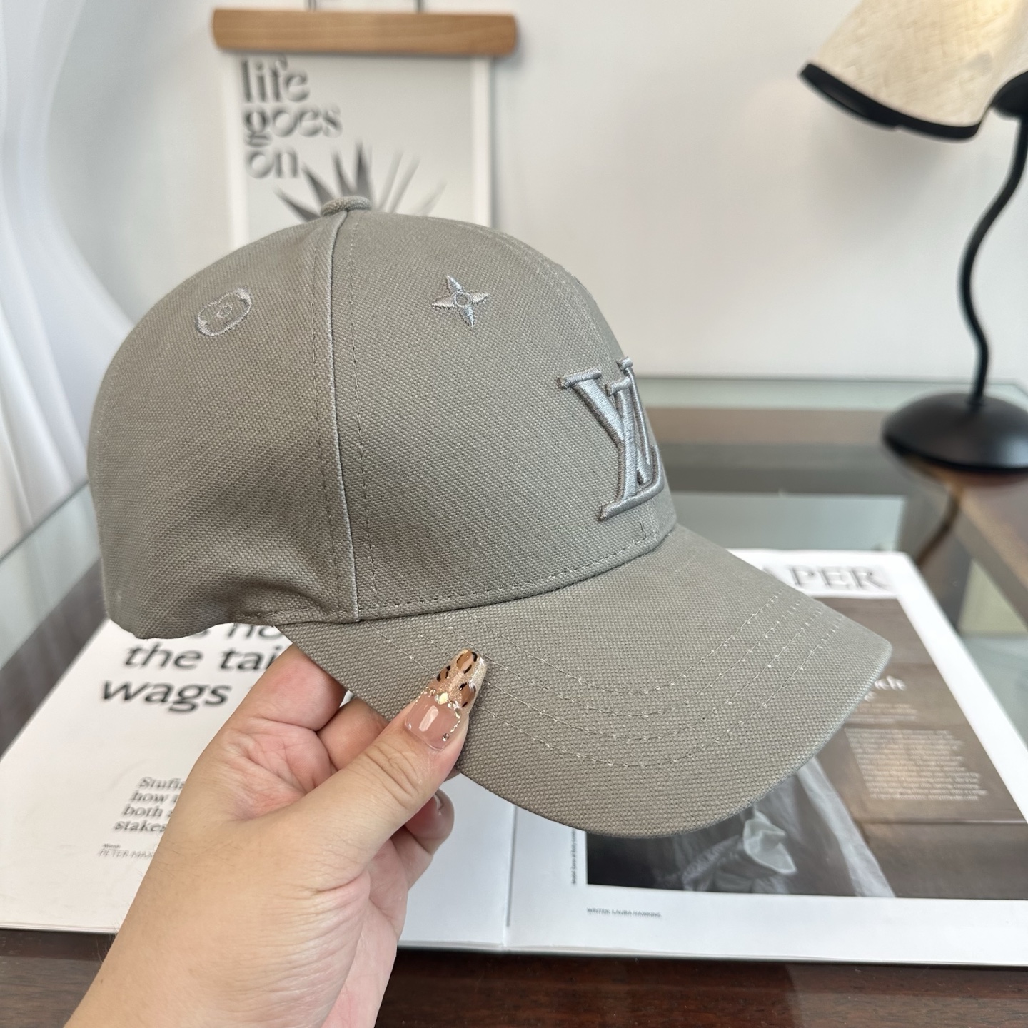🧢路易威登棒球帽 LouisVuitton😍新款LV棒球帽，重工打造♥️高端大气，百搭款🤗男女通用！
